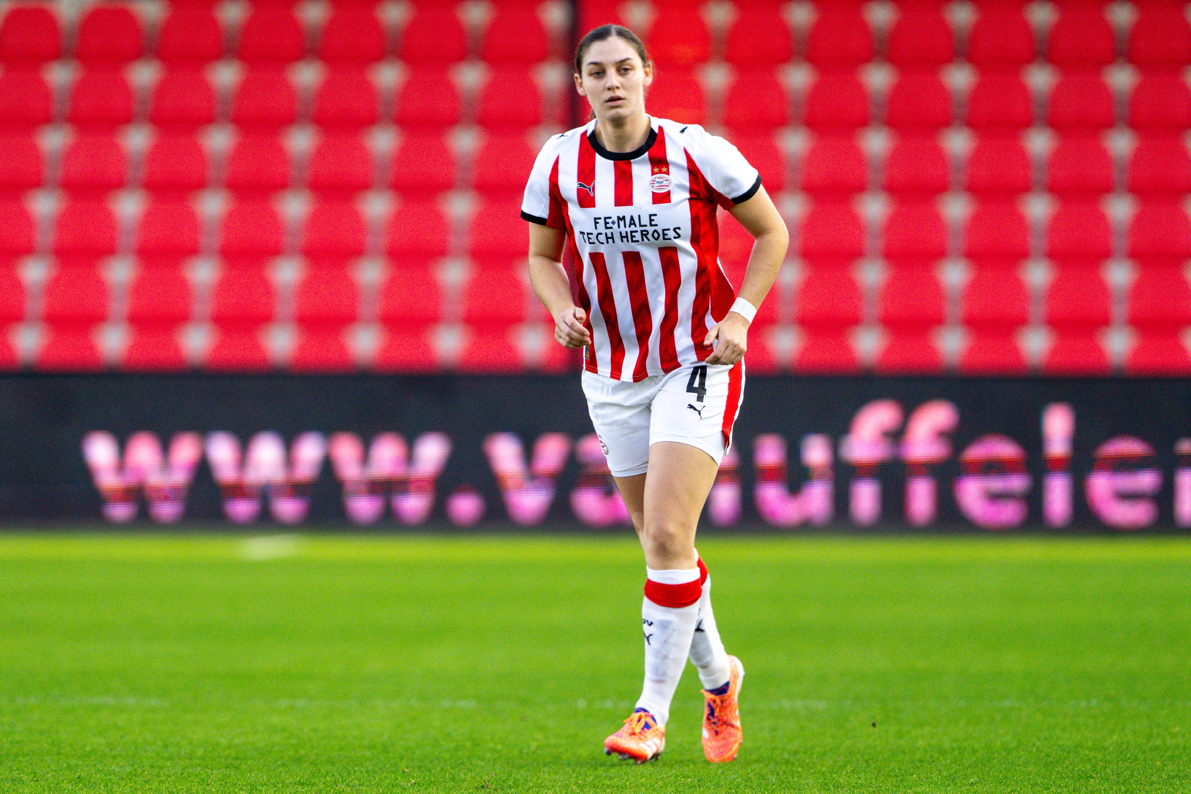 Aniek Nouwen bij PSV