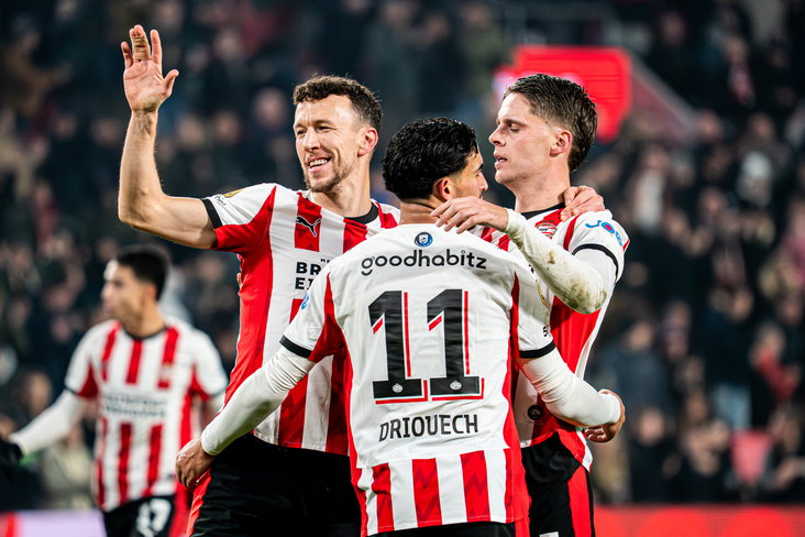 Ivan Perisic, Joey Veerman en Couhaib Driouech vieren een treffer