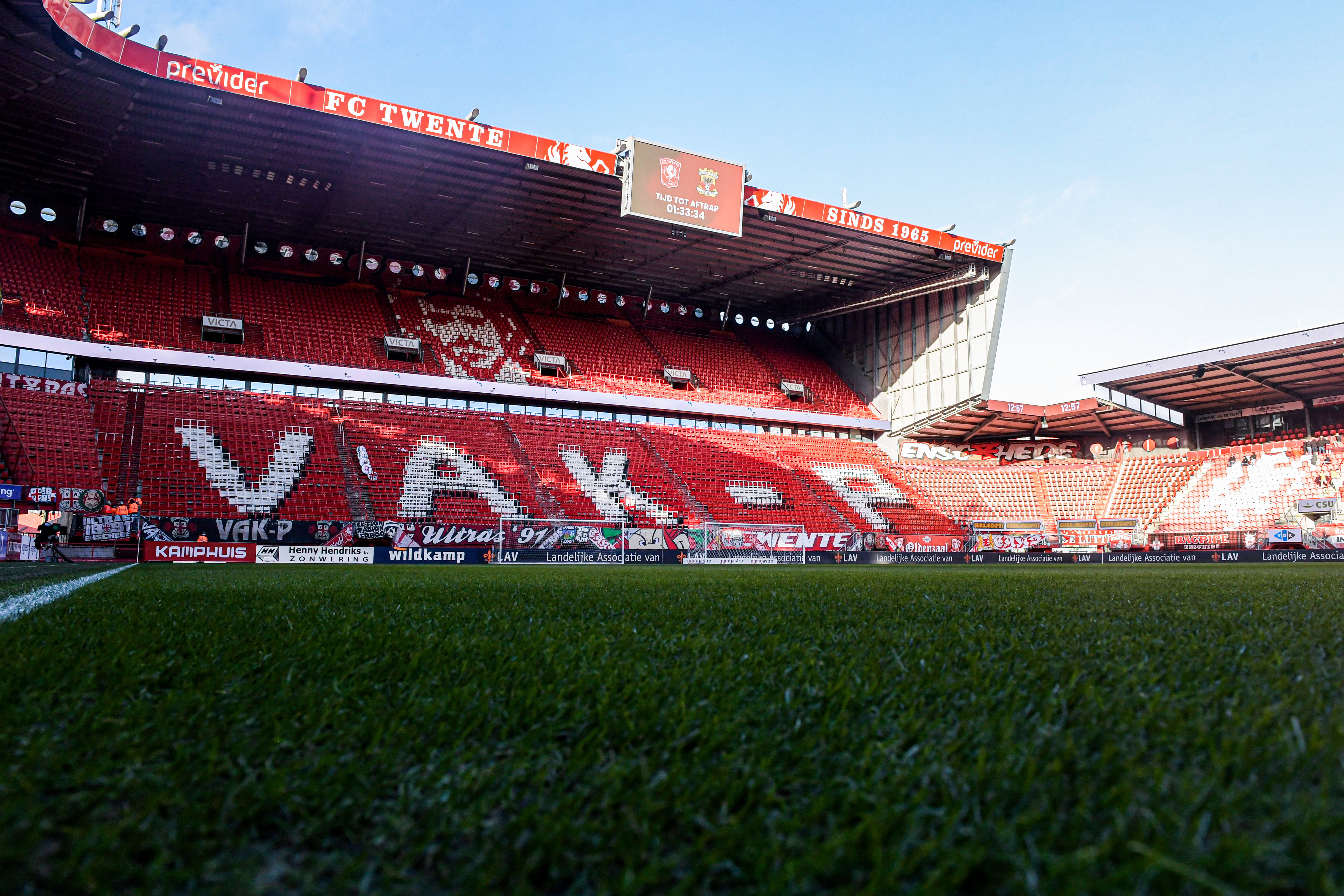 Het veld in De Grolsch Veste