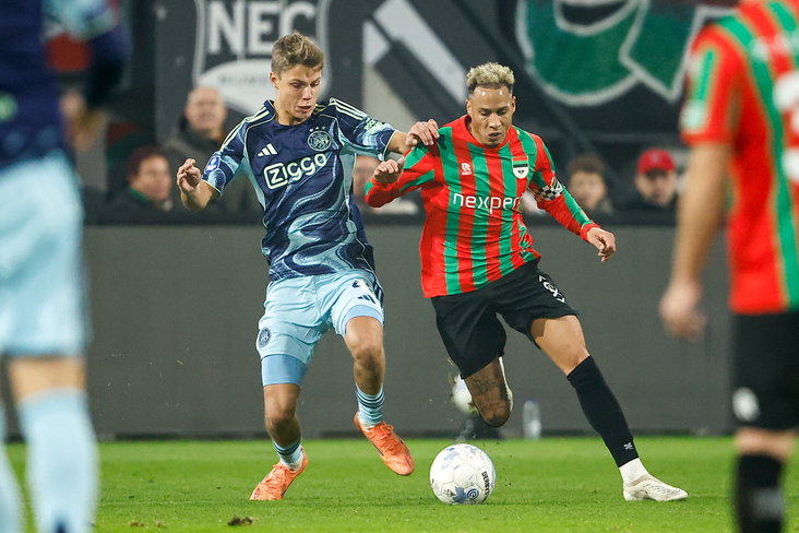 Tjaronn Chery in duel met Sean Steur