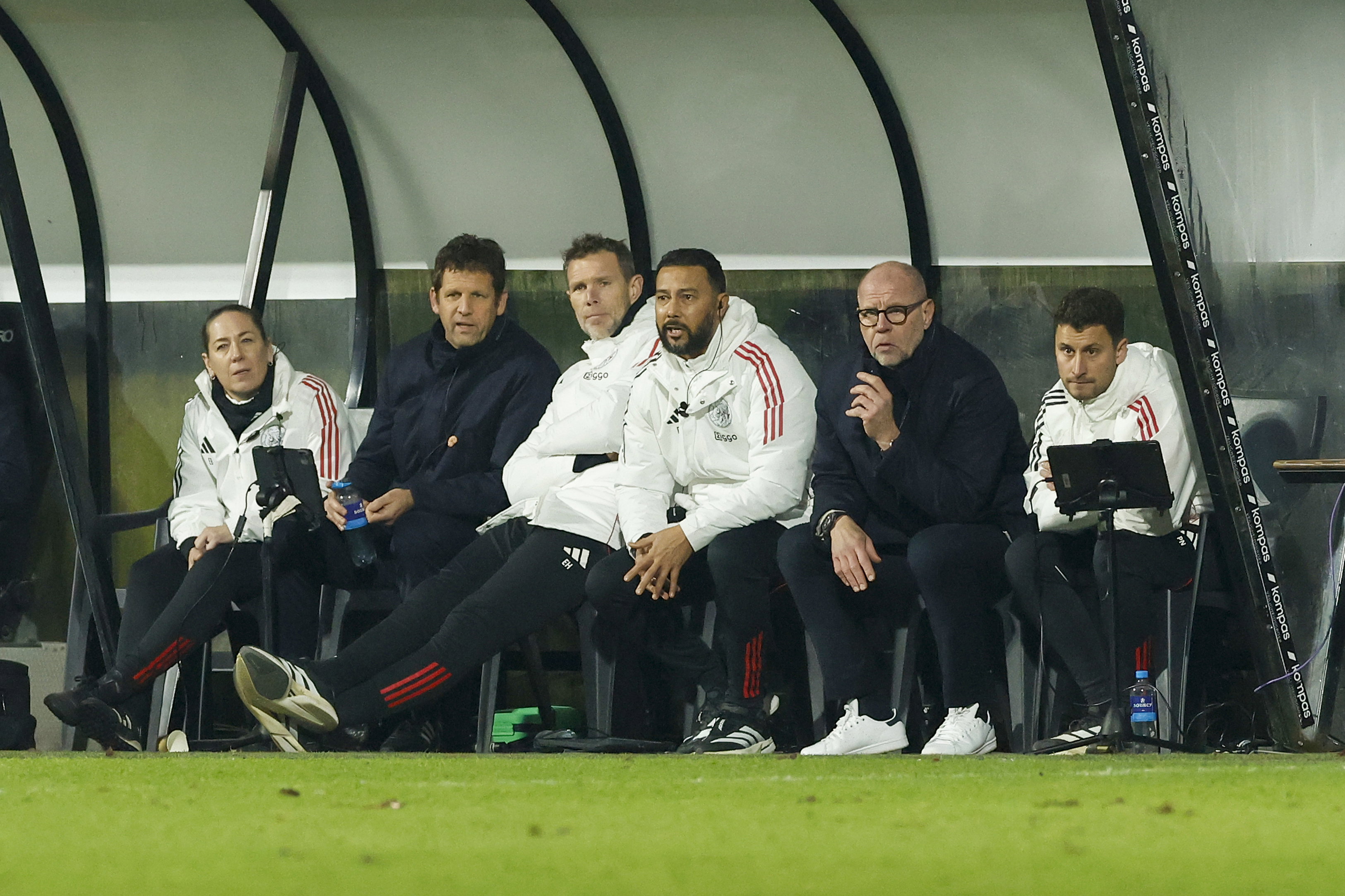 Fred Grim op de bank tijdens NEC - Ajax