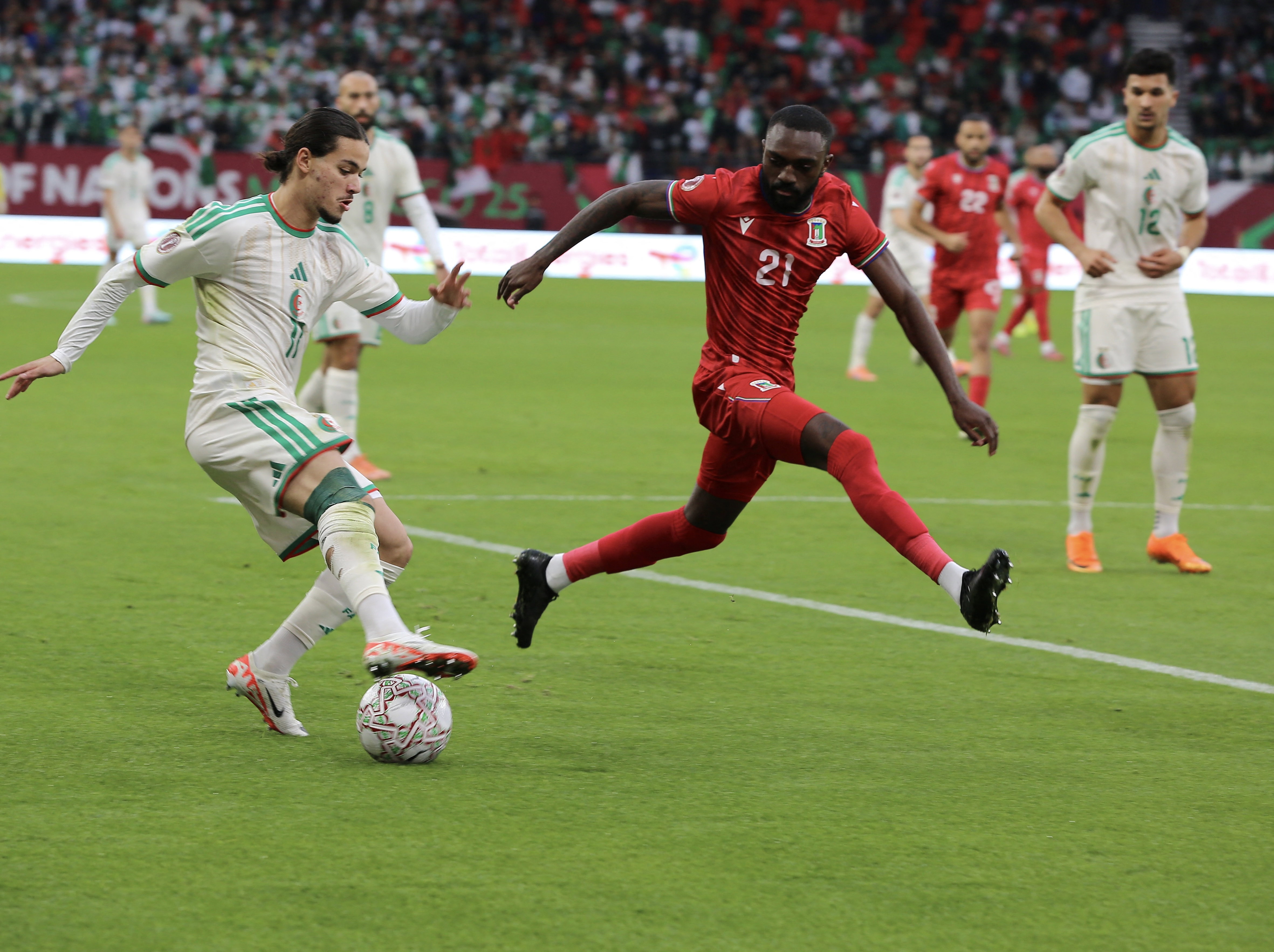 Anis Hadj Moussa in actie namens Algerije