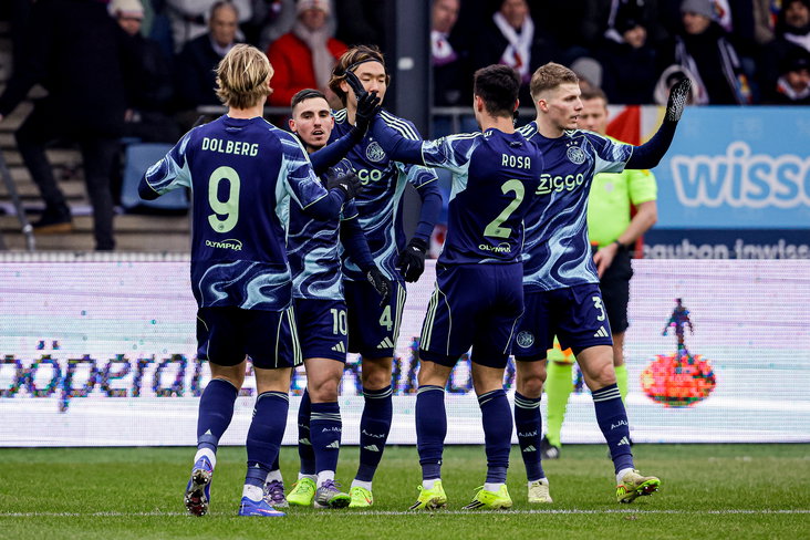 Ajax juicht na een goal tegen Telstar