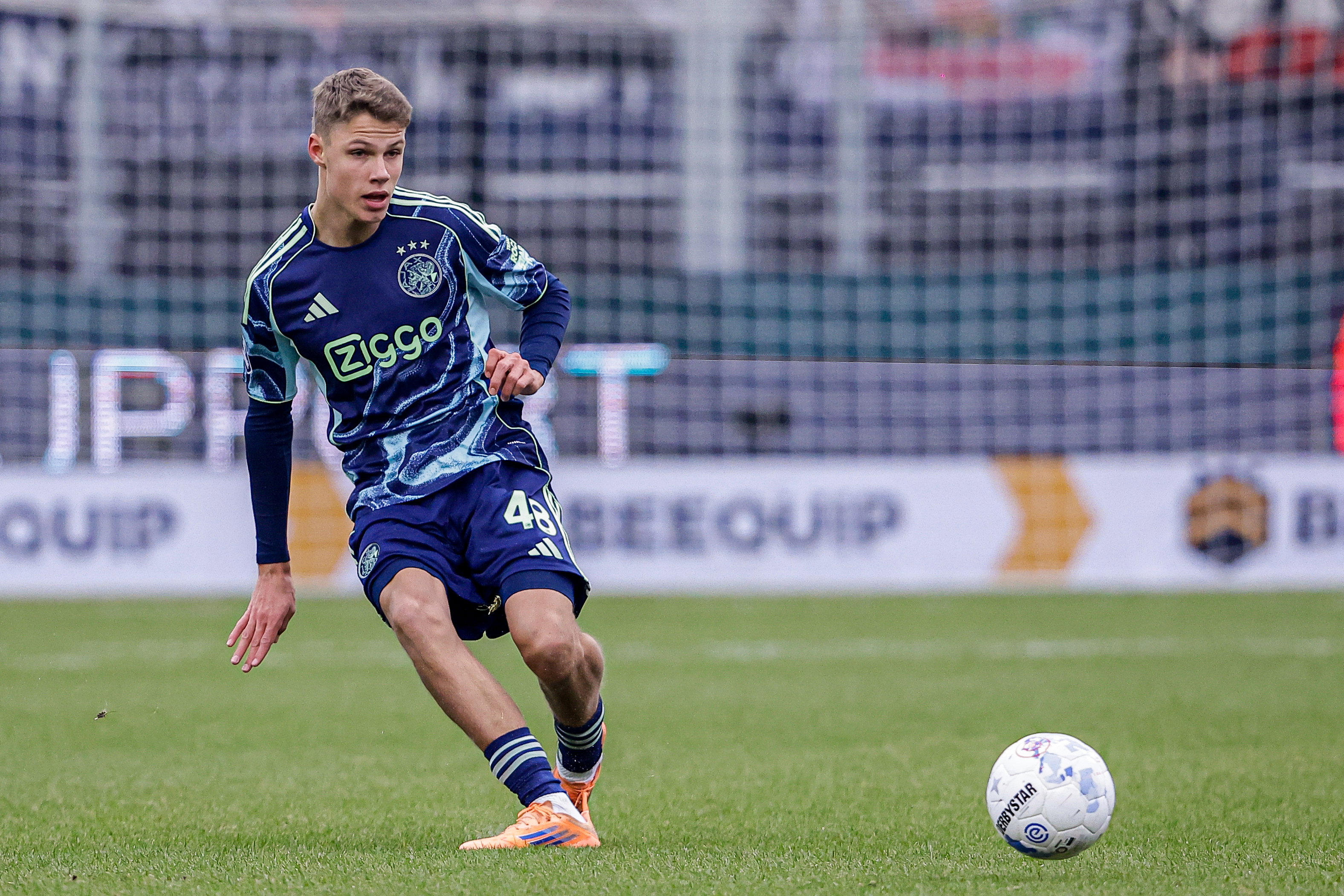 Sean Steur passt de bal