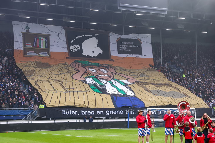 Een spandoek van SC Heerenveen