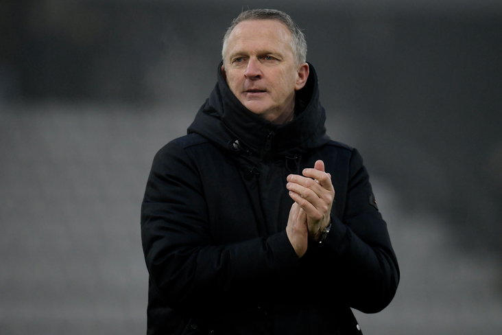 John van den Brom in Almelo