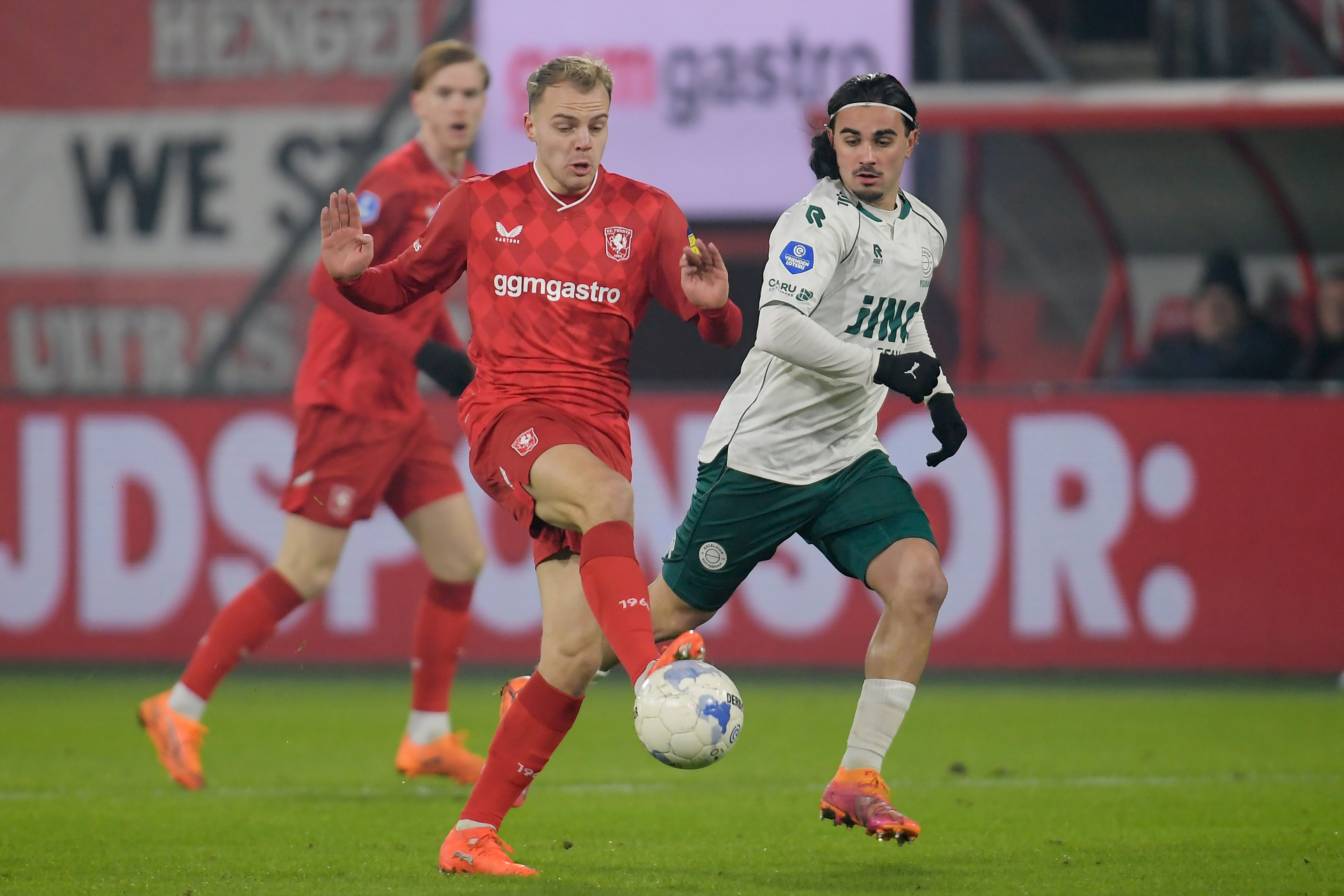 Thomas van den Belt in actie tegen Excelsior