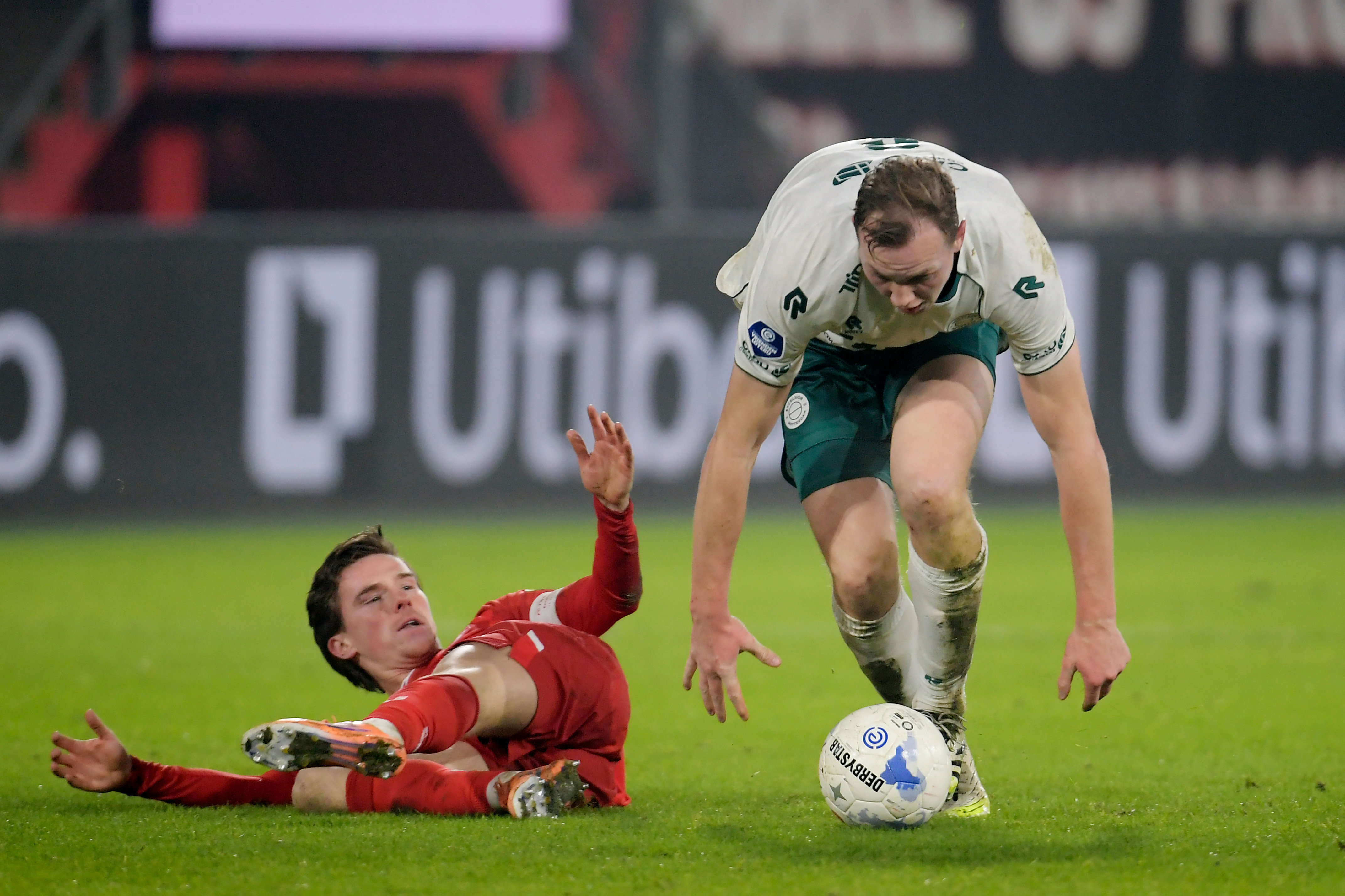 Daan Rots zet een sliding in