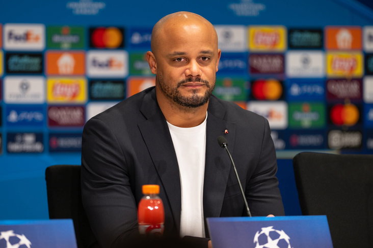 Vincent Kompany op de persconferentie in Eindhoven