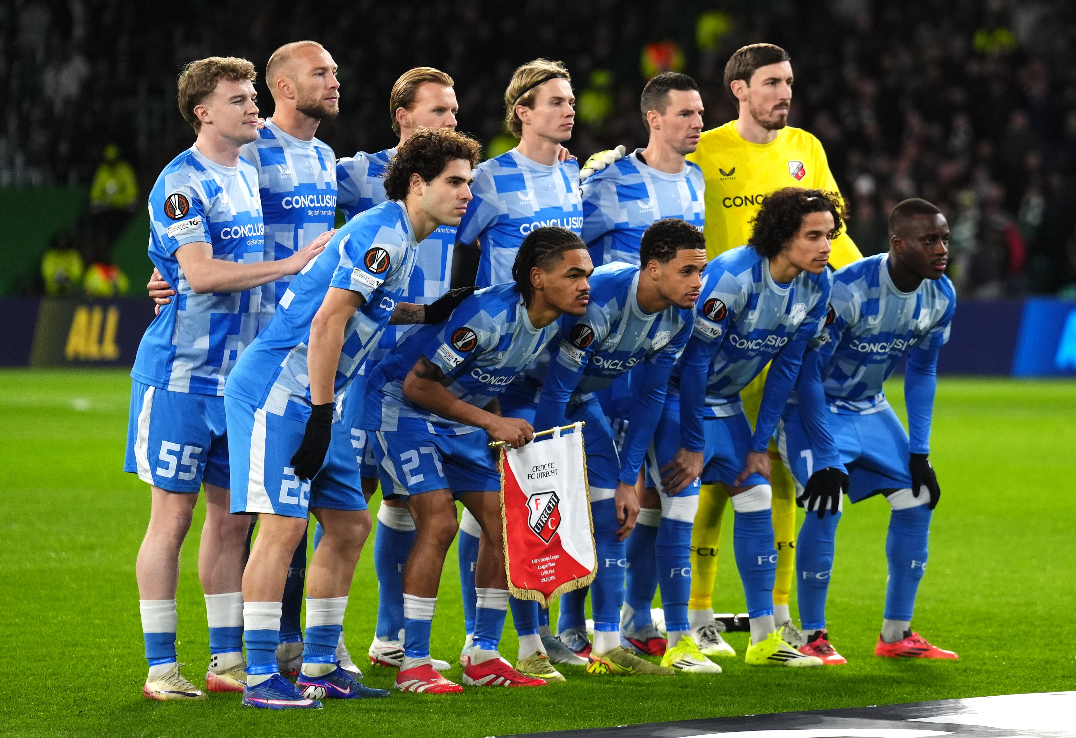 Het elftal van FC Utrecht voor de wedstrijd tegen Celtic