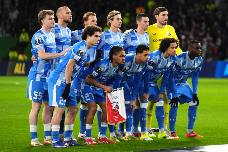 Het elftal van FC Utrecht voor de wedstrijd tegen Celtic
