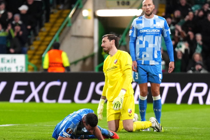 Nick Viergever passeert zijn eigen doelman