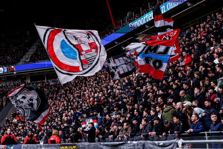 De PSV-fans zorgden voor een heerlijke sfeer tegen Feyenoord