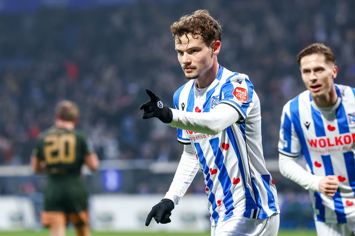 Jacob Trenskow viert zijn treffer
