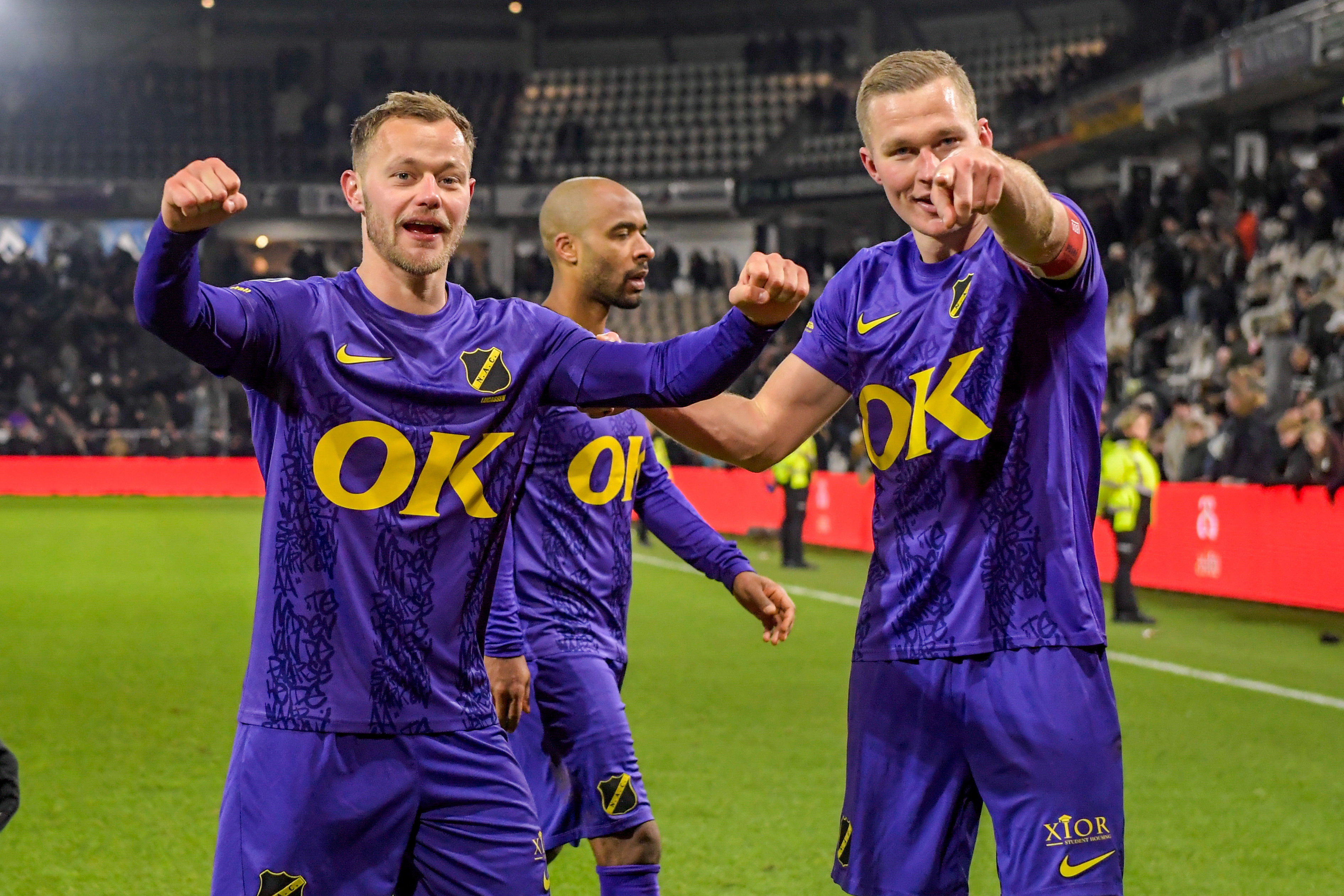 Boyd Lucassen en Boy Kemper vieren de overwinning in Almelo