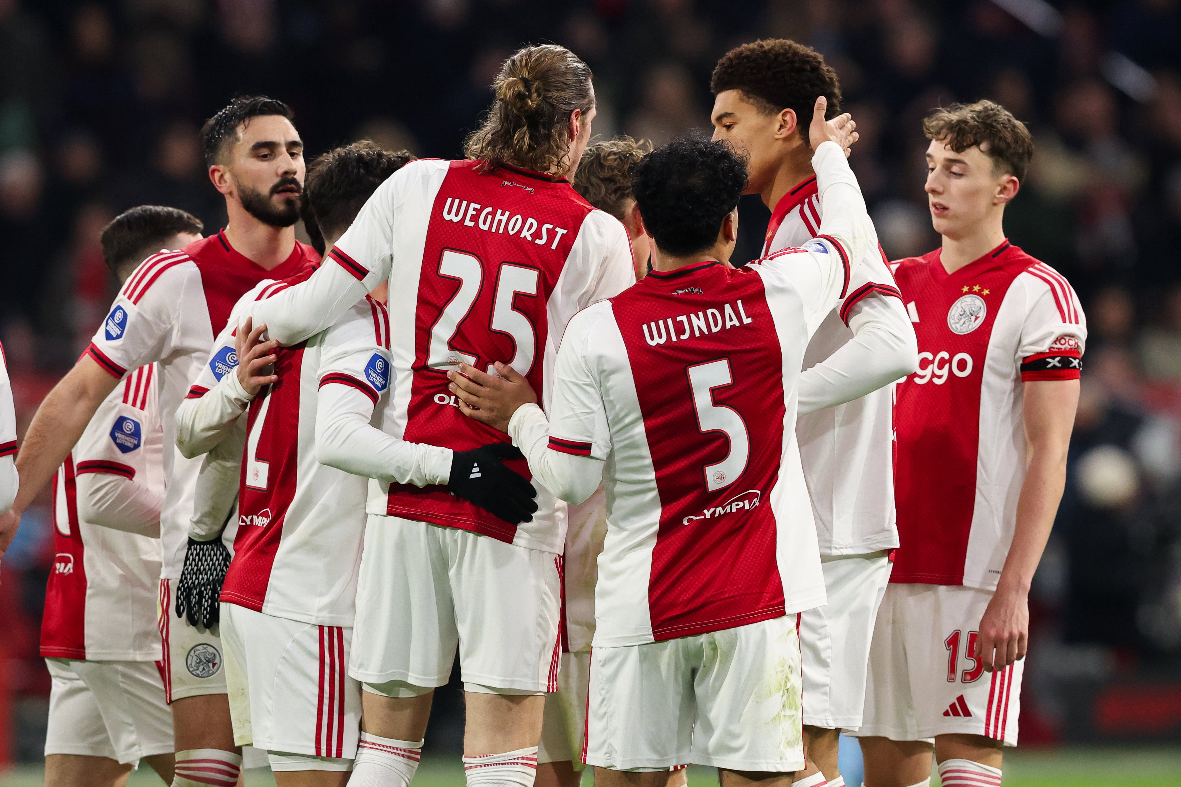 Ajax viert de 4-1