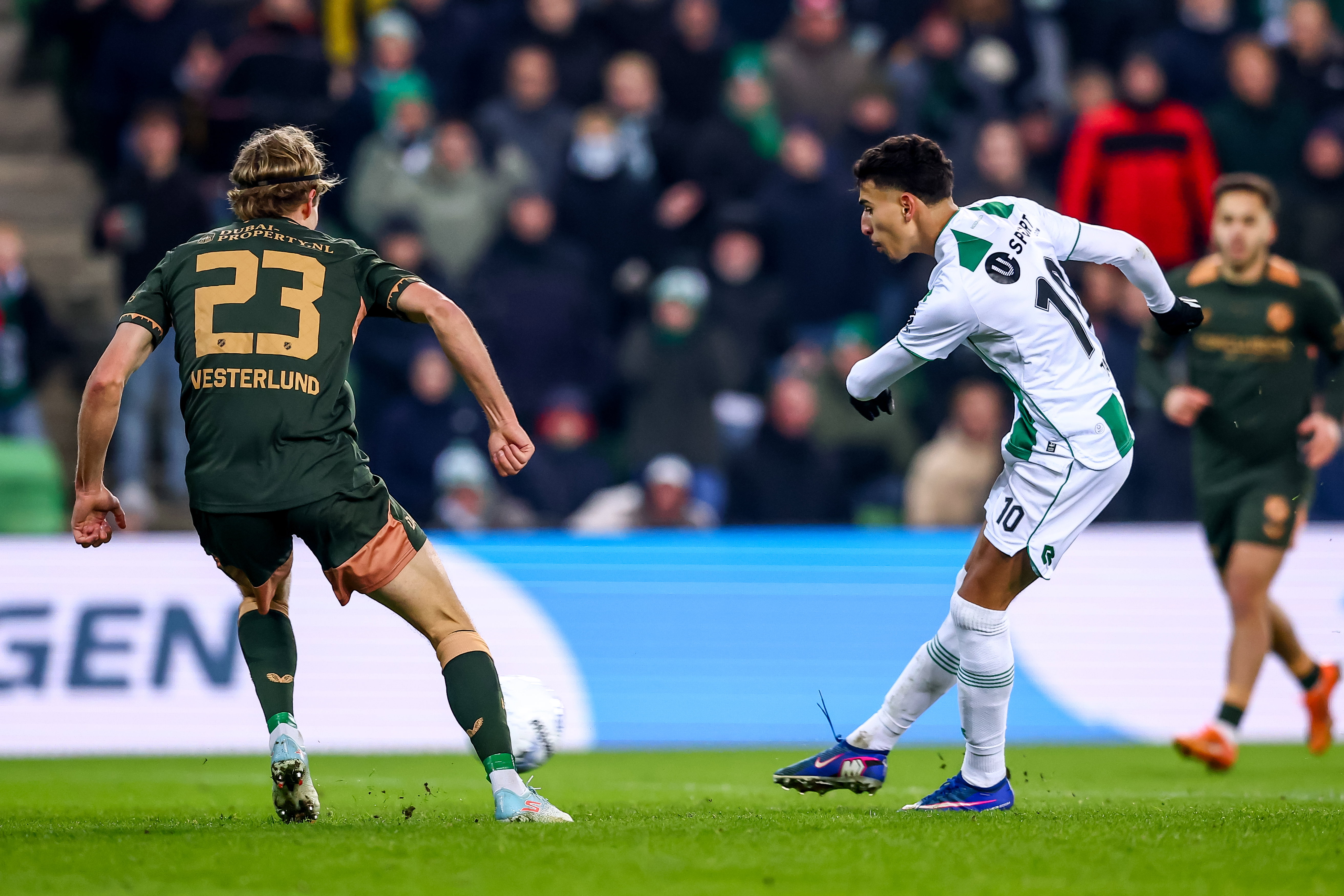 Younes Taha haalt uit