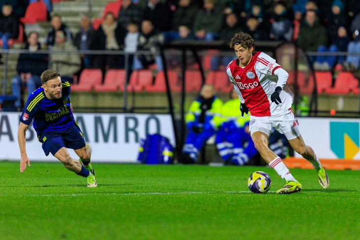 Ryan van de Pavert aan de bal