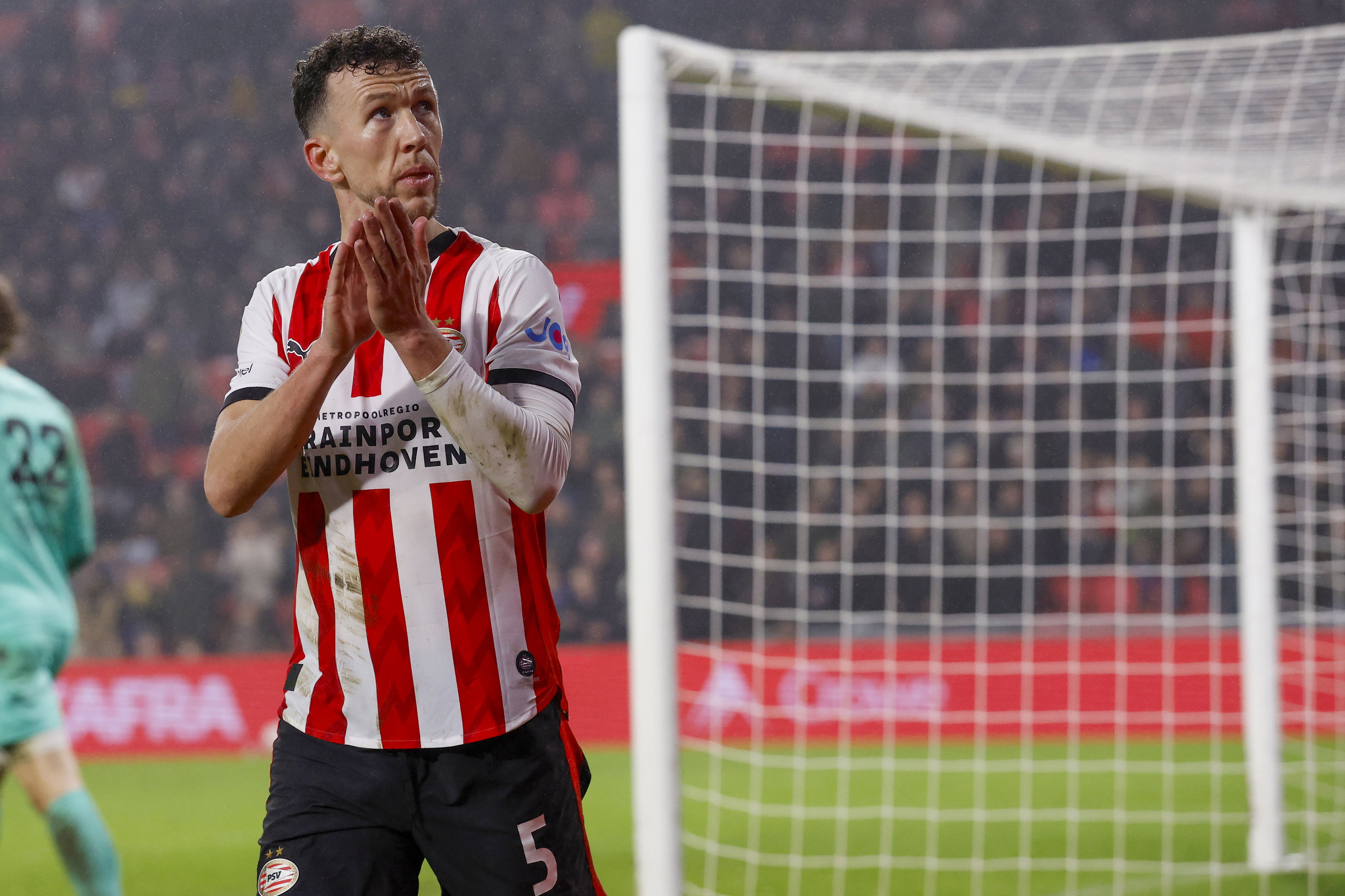 Ivan Perisic bedankt het PSV-publiek