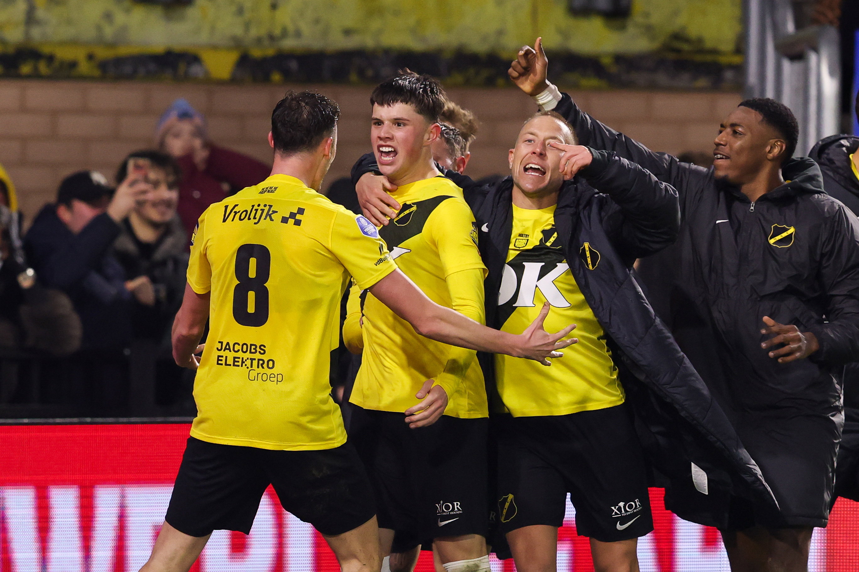 Ontlading bij NAC Breda na de treffer van Pepijn Reulen