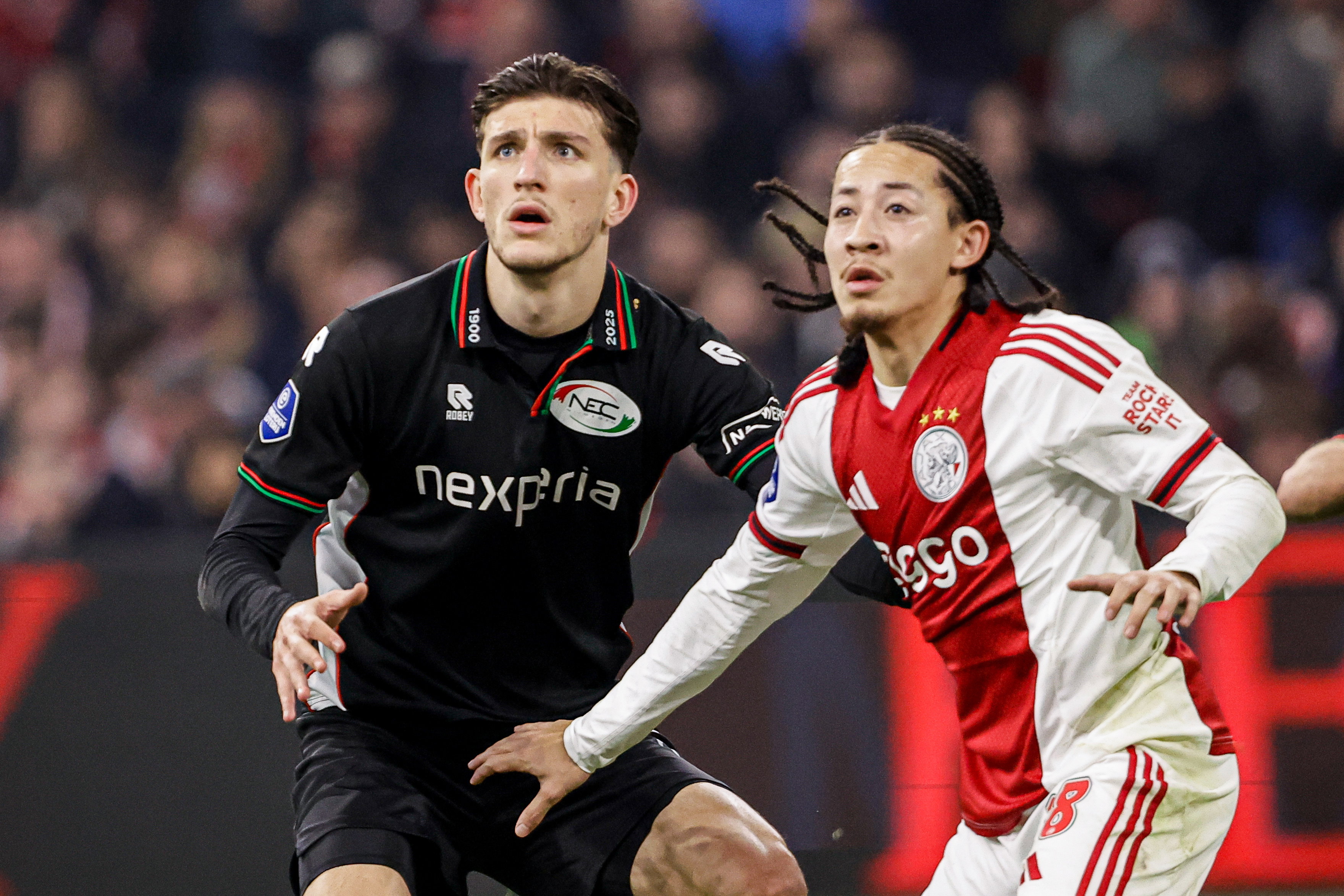 Ahmetcan Kaplan in duel met Kian Fitz-Jim