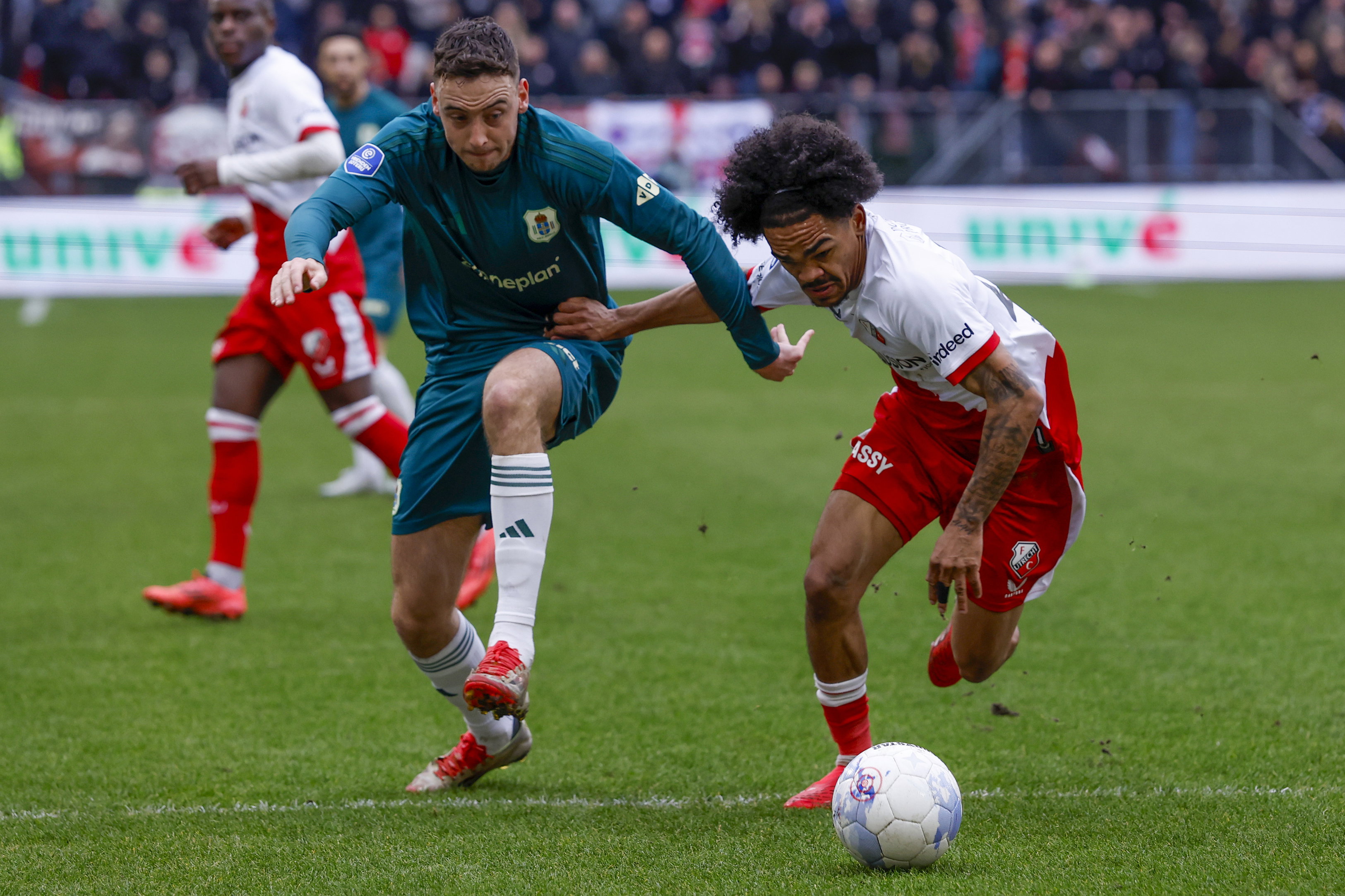Alonzo Engwanda in het duel met PEC Zwolle