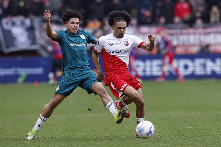 Shola Shoretire in duel met Alonzo Engwanda