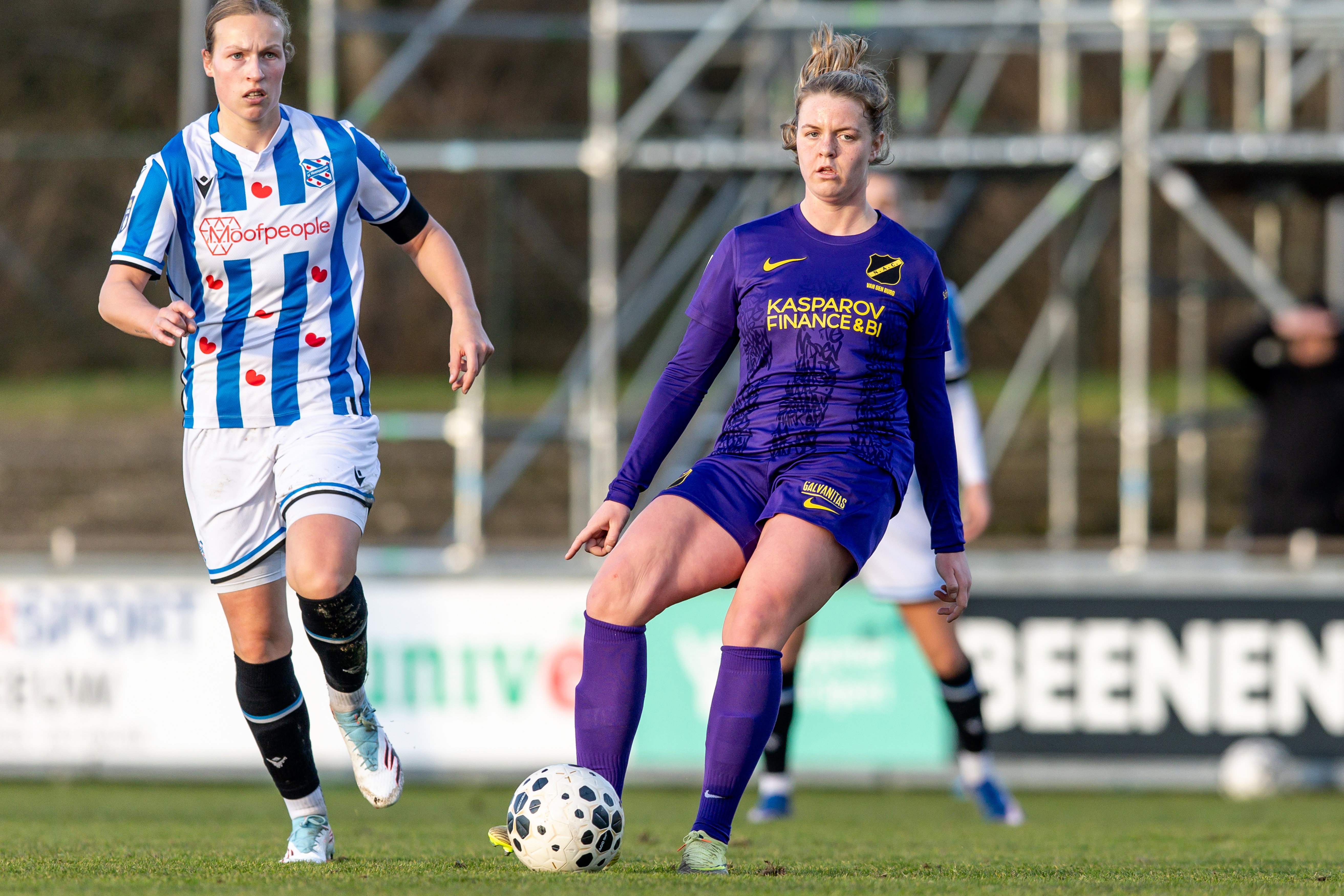 Nikki van den Burg naar Excelsior: 