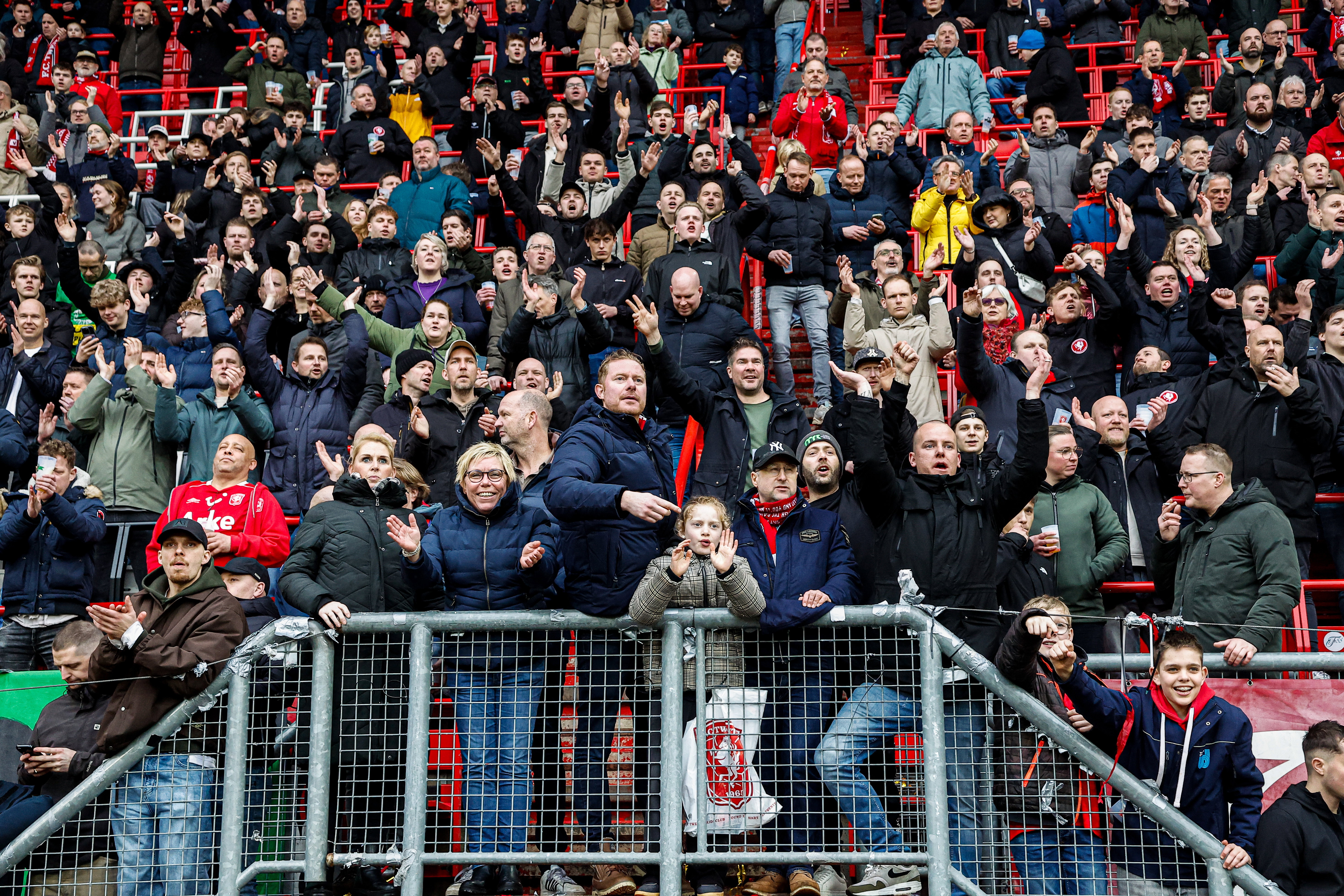 FC Twente-supporters vieren de zege