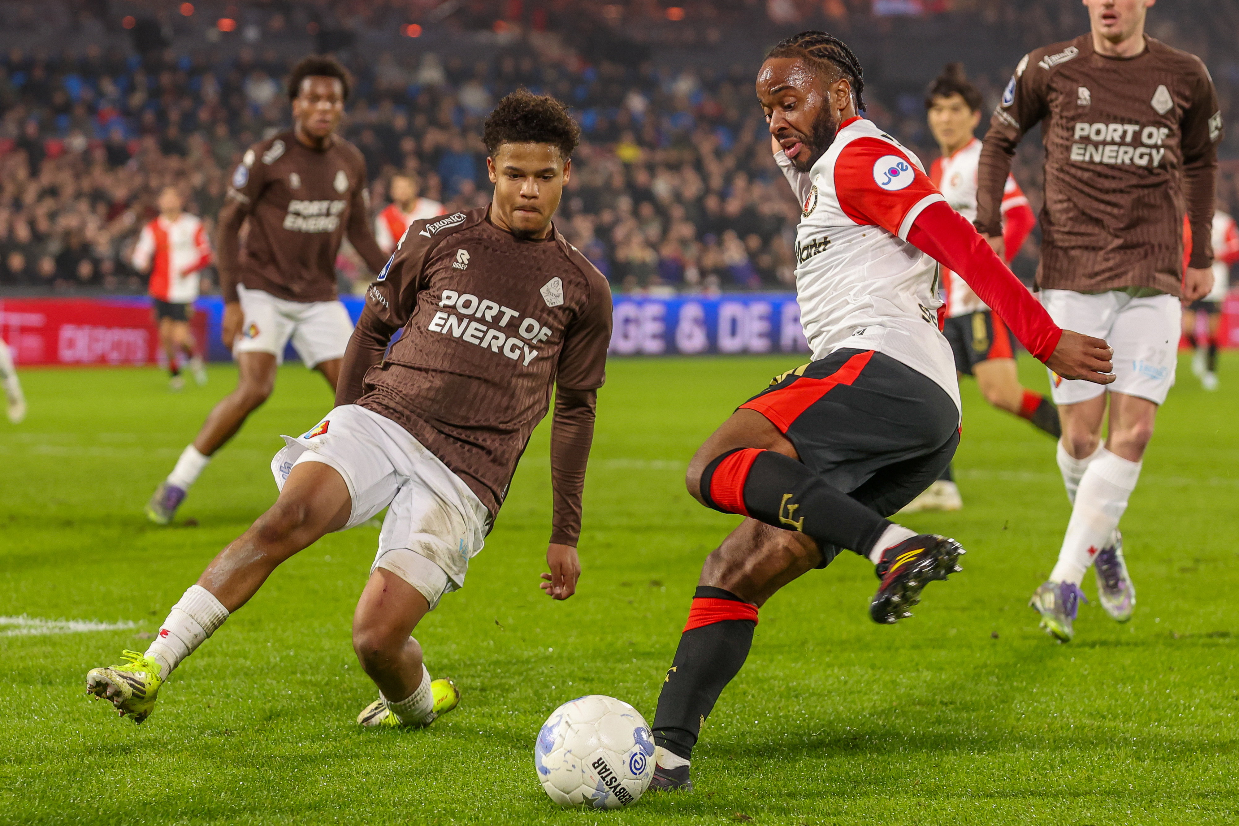 Gerald Alders tegenover Raheem Sterling