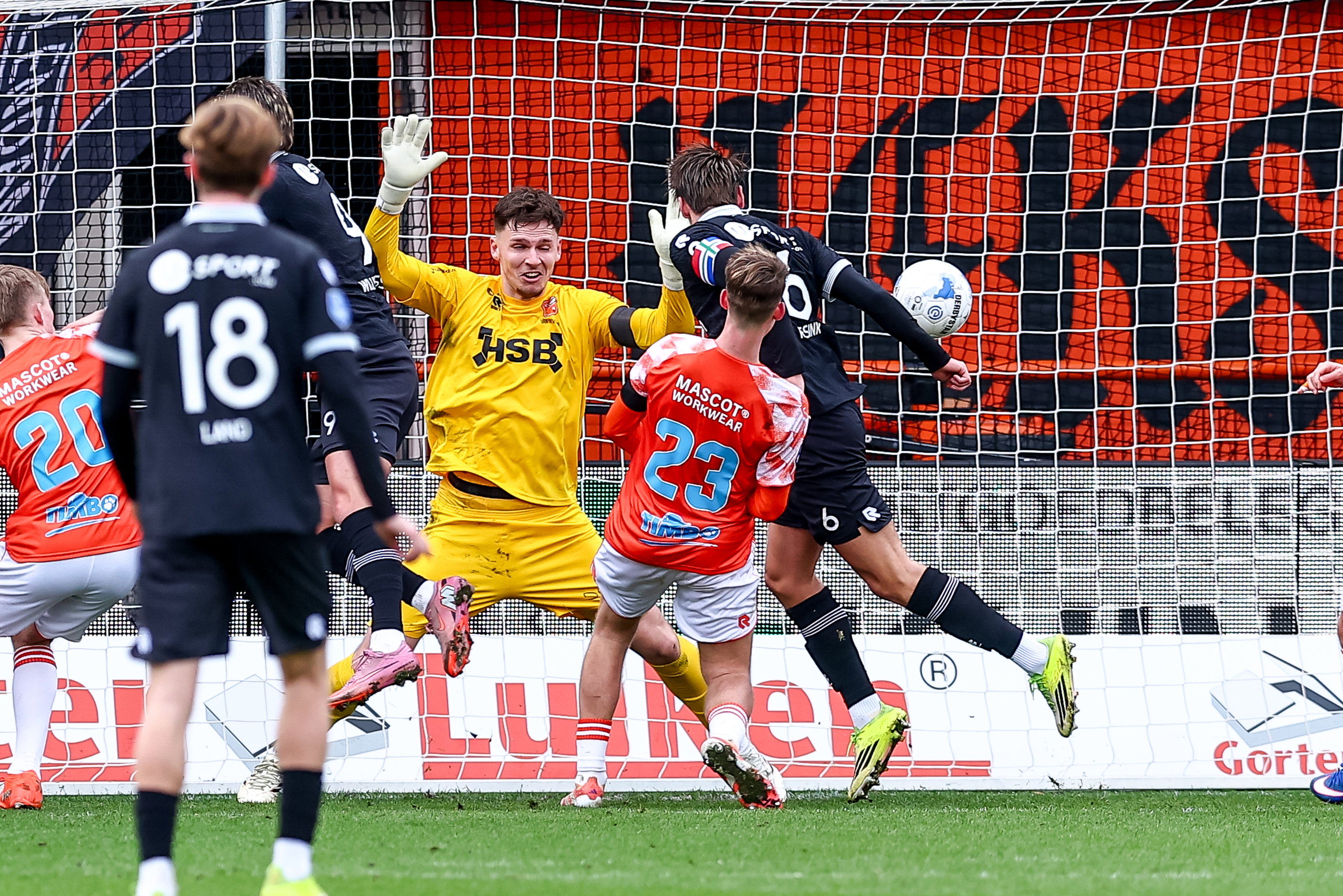 Stije Resink kopt FC Groningen op voorsprong