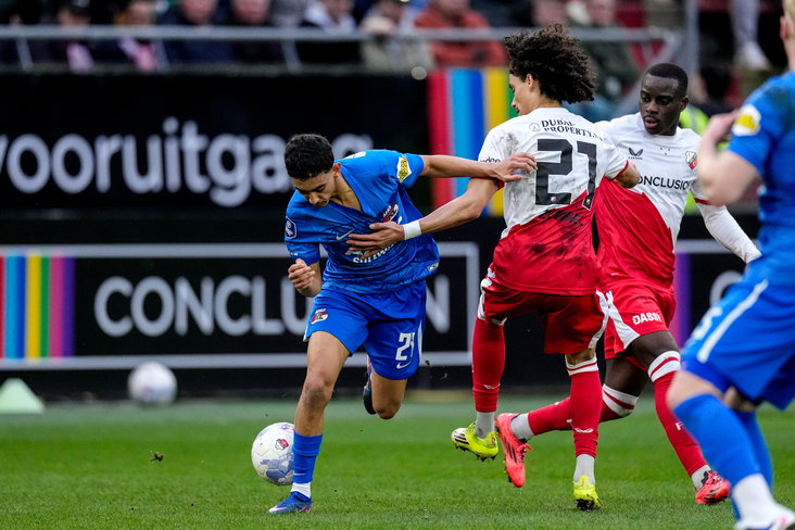 Gjivai Zechiël in actie tegen AZ