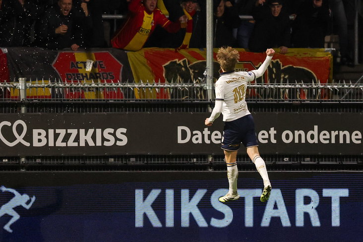 Søren Tengstedt viert zijn goal tegen Excelsior