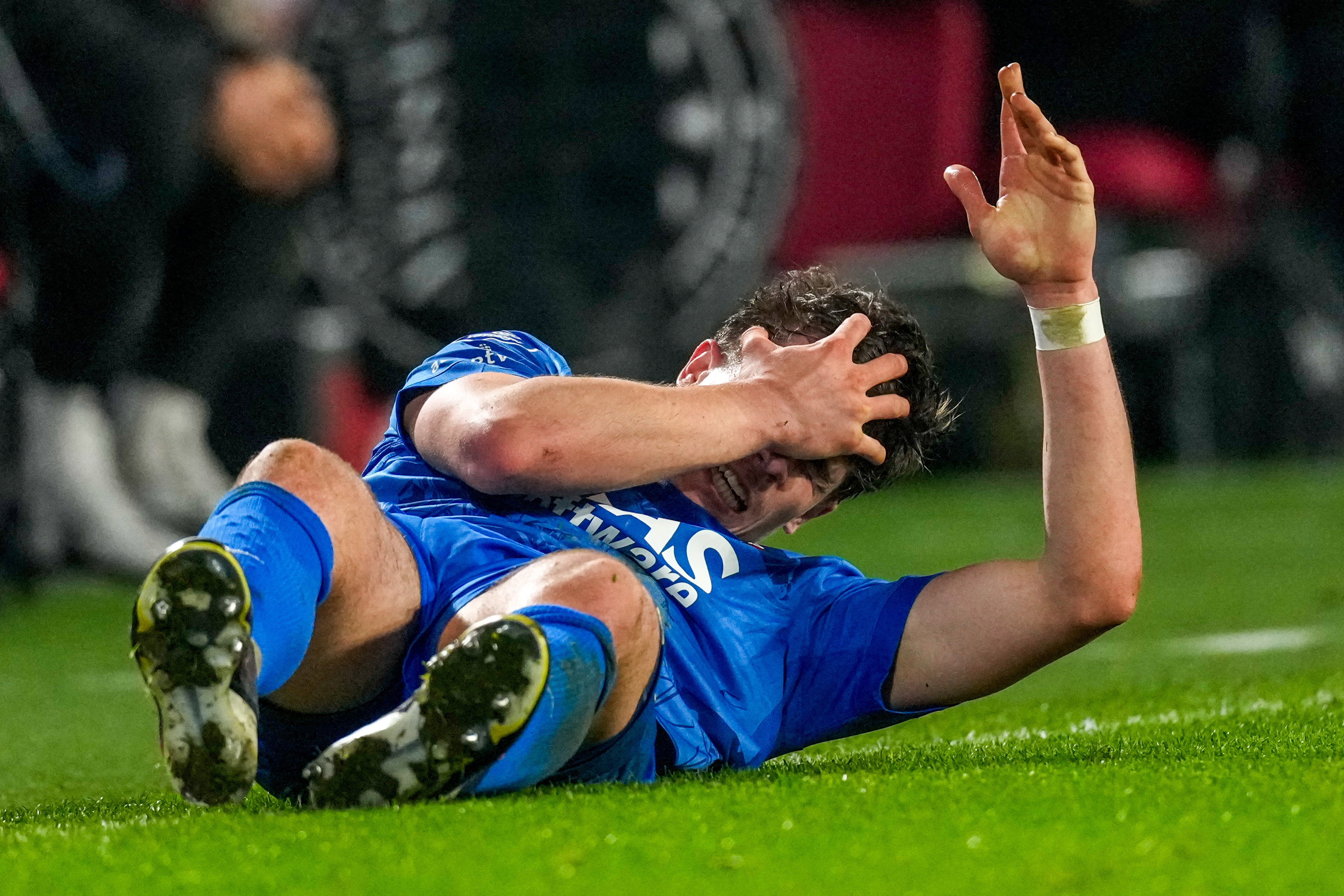 Wouter Goes heeft verschrikkelijke pijn tegen PSV. Of...?