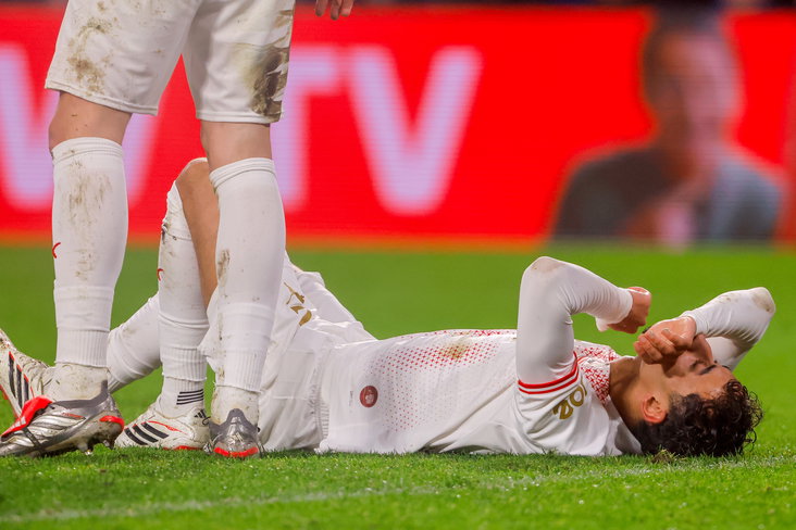 Anass Salah-Eddine ligt op de grond