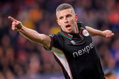 Bryan Linssen viert een goal tegen PSV