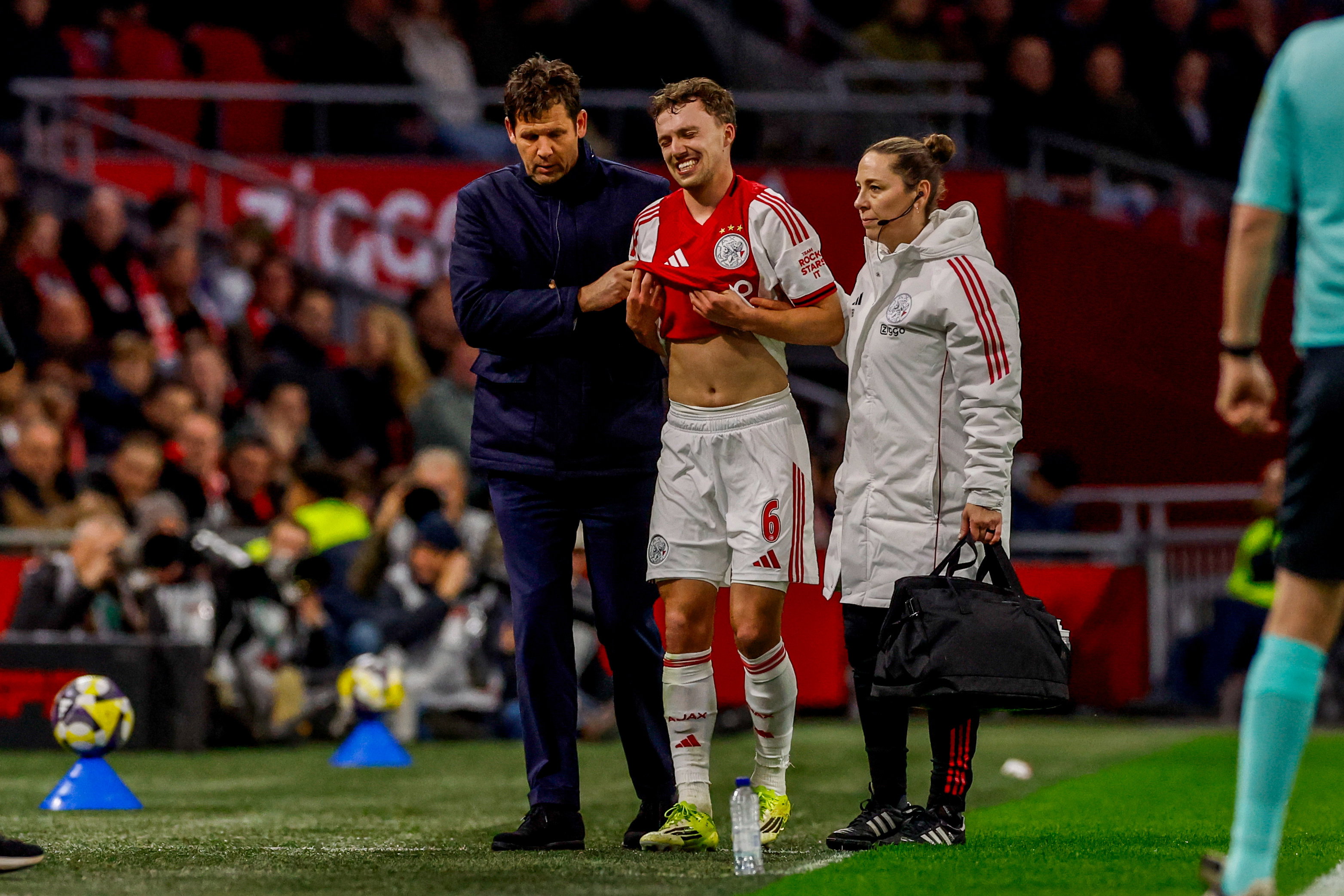 Een aangeslagen Youri Regeer