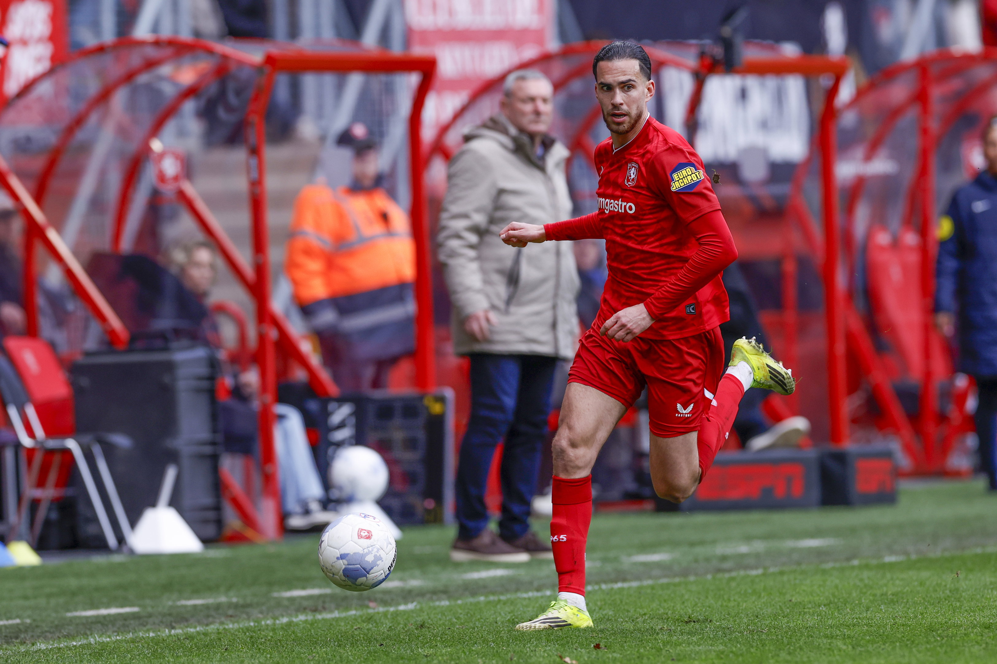 Ramiz Zerrouki aan de bal