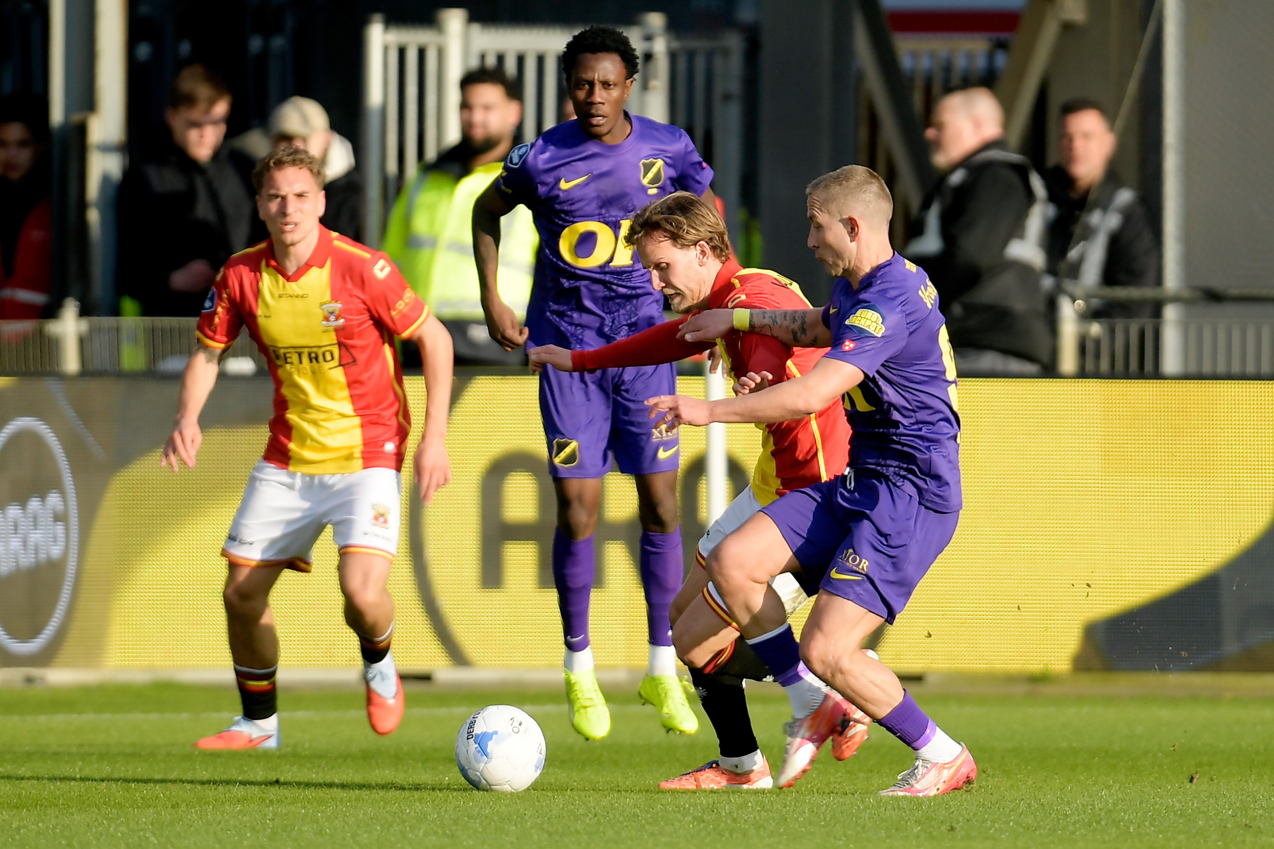 Lewis Holtby in duel