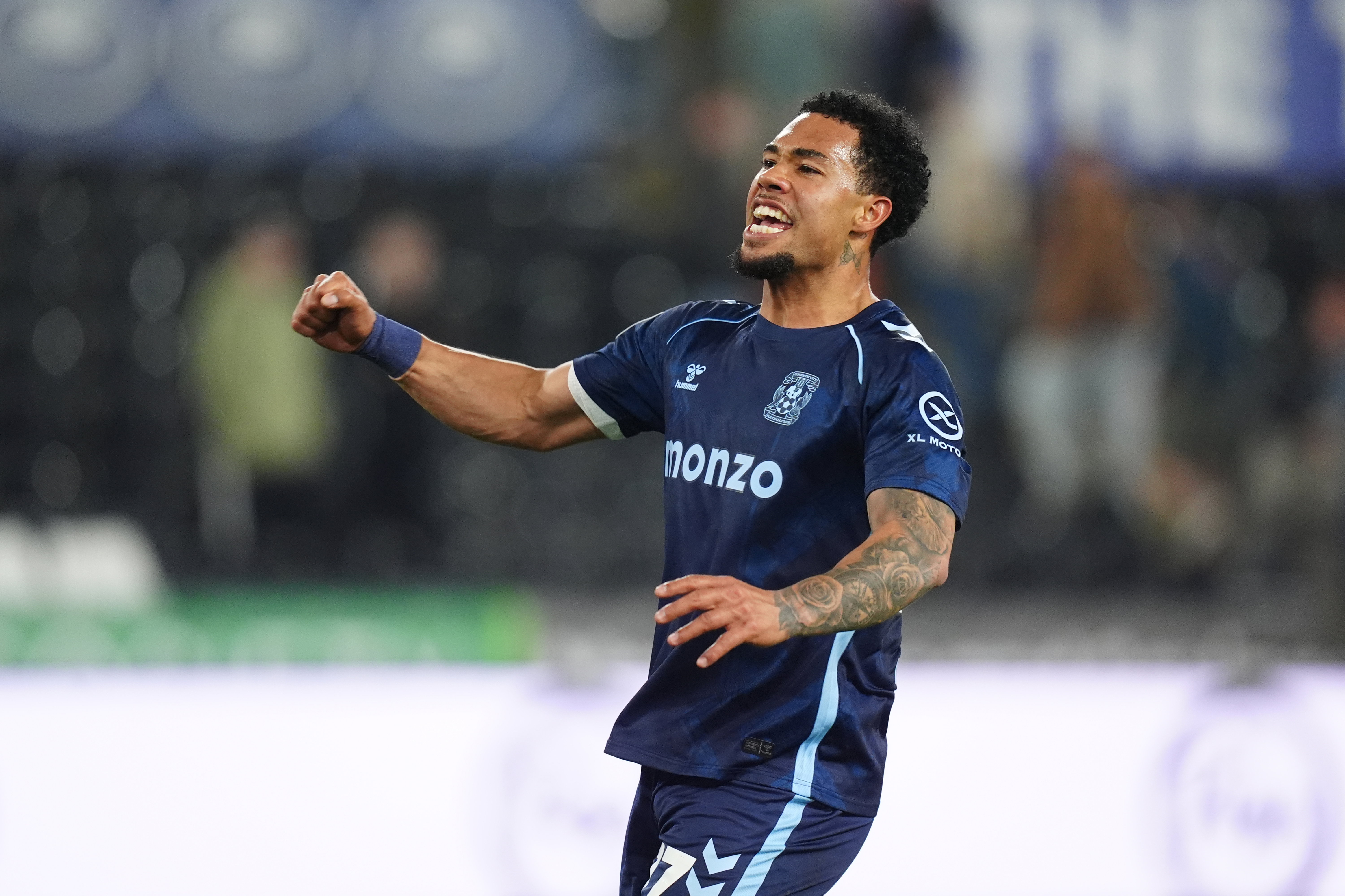 Ex-SC Heerenvener Van Ewijk schittert in Elftal van het Seizoen