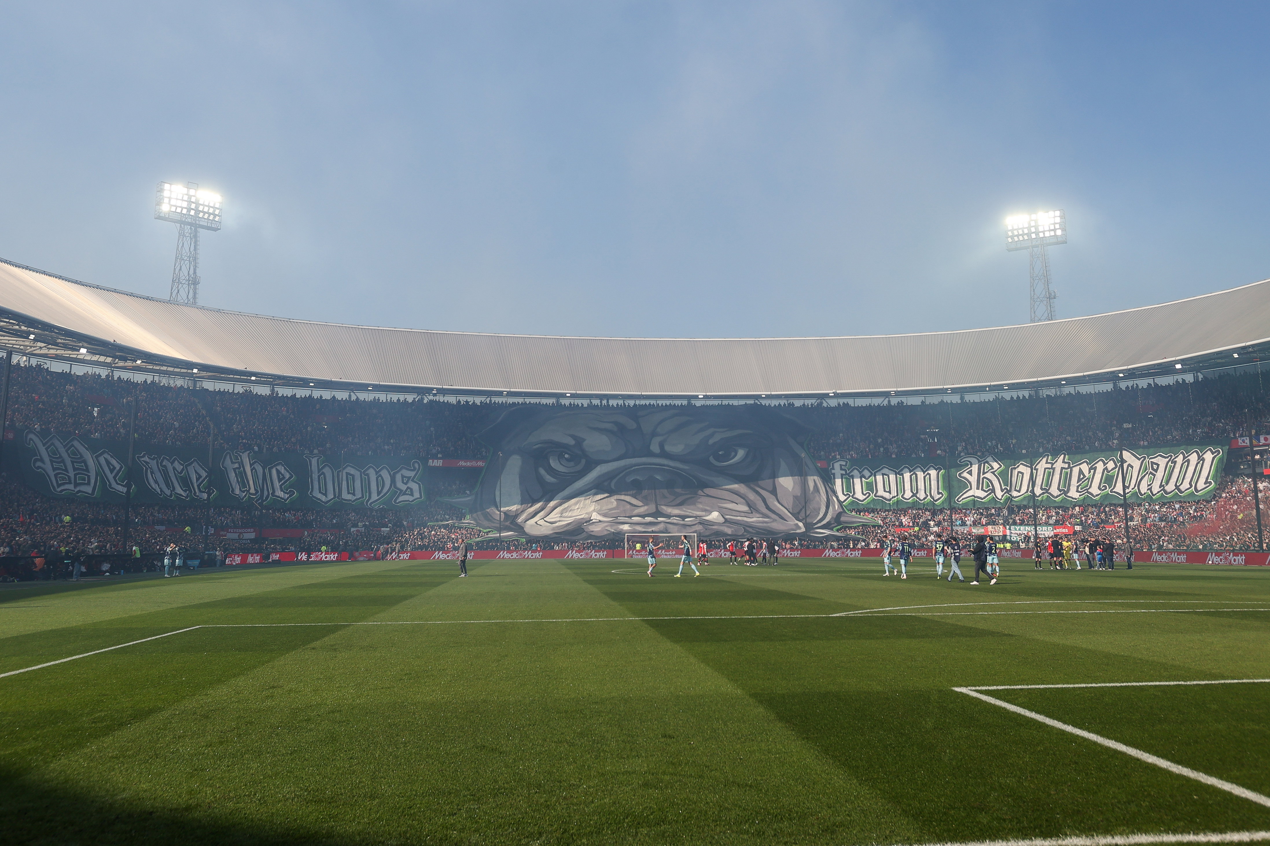 Feyenoord-supporters met een sfeeractie in De Kuip