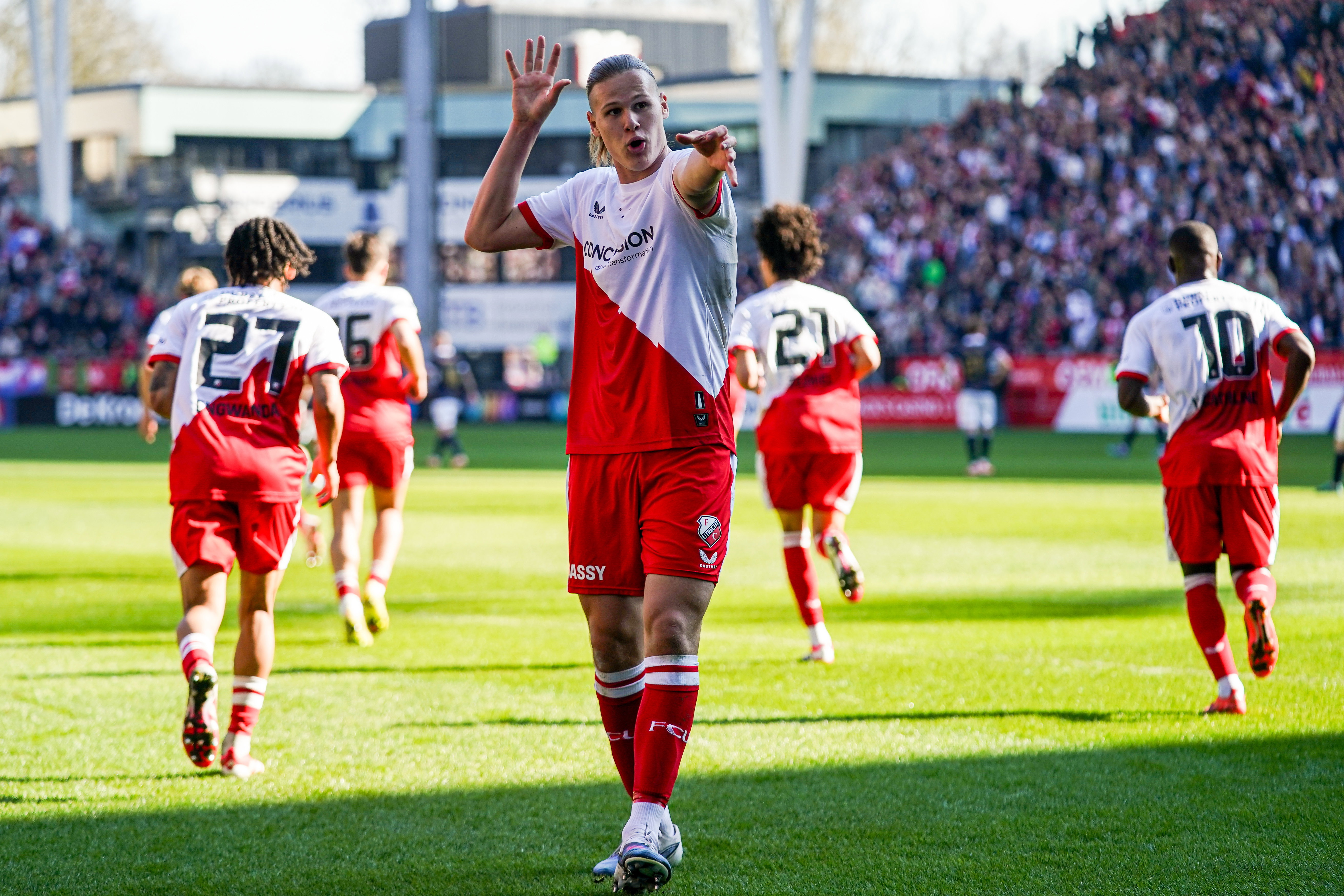 Artem Stepanov juicht