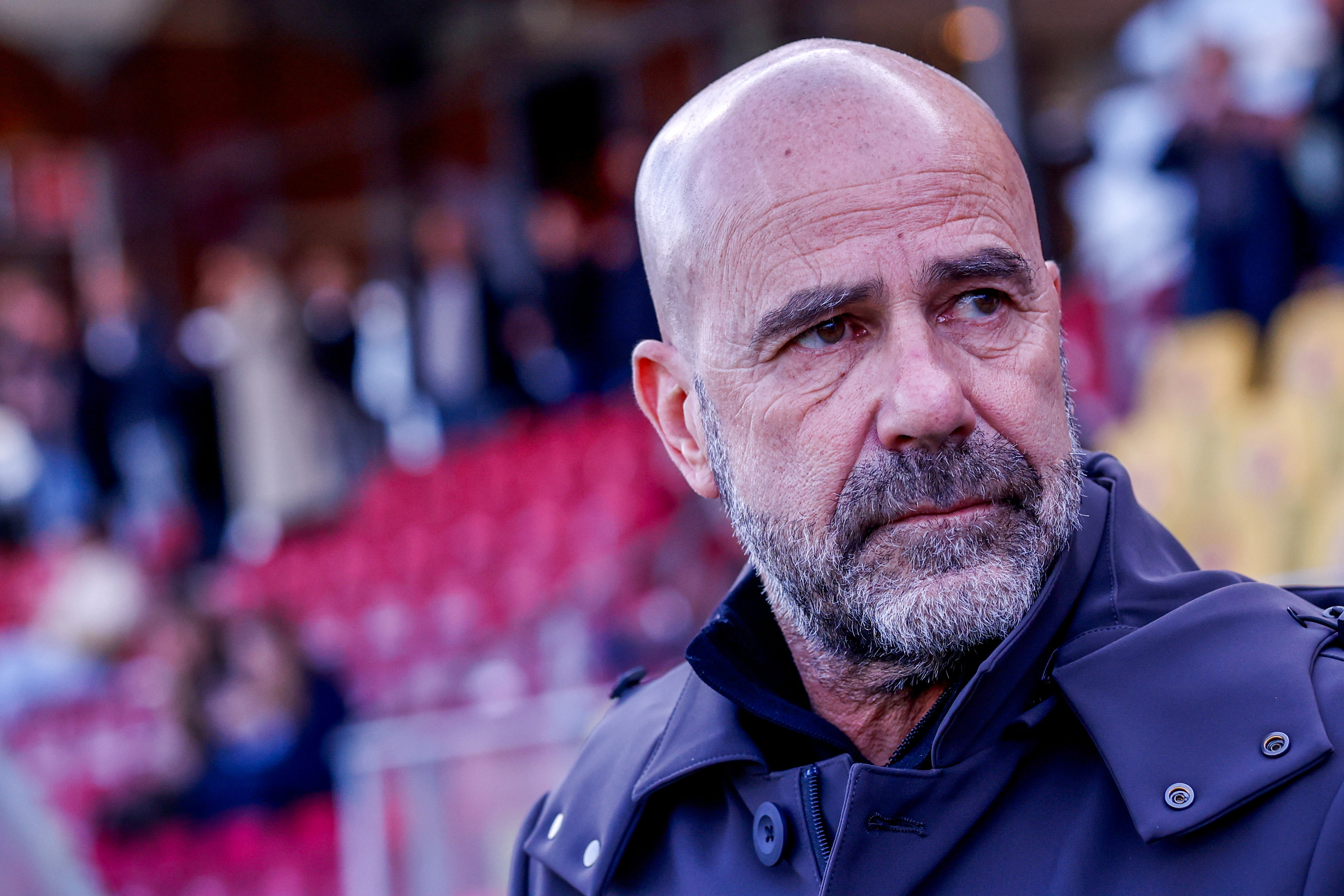 Peter Bosz in het stadion van Telstar