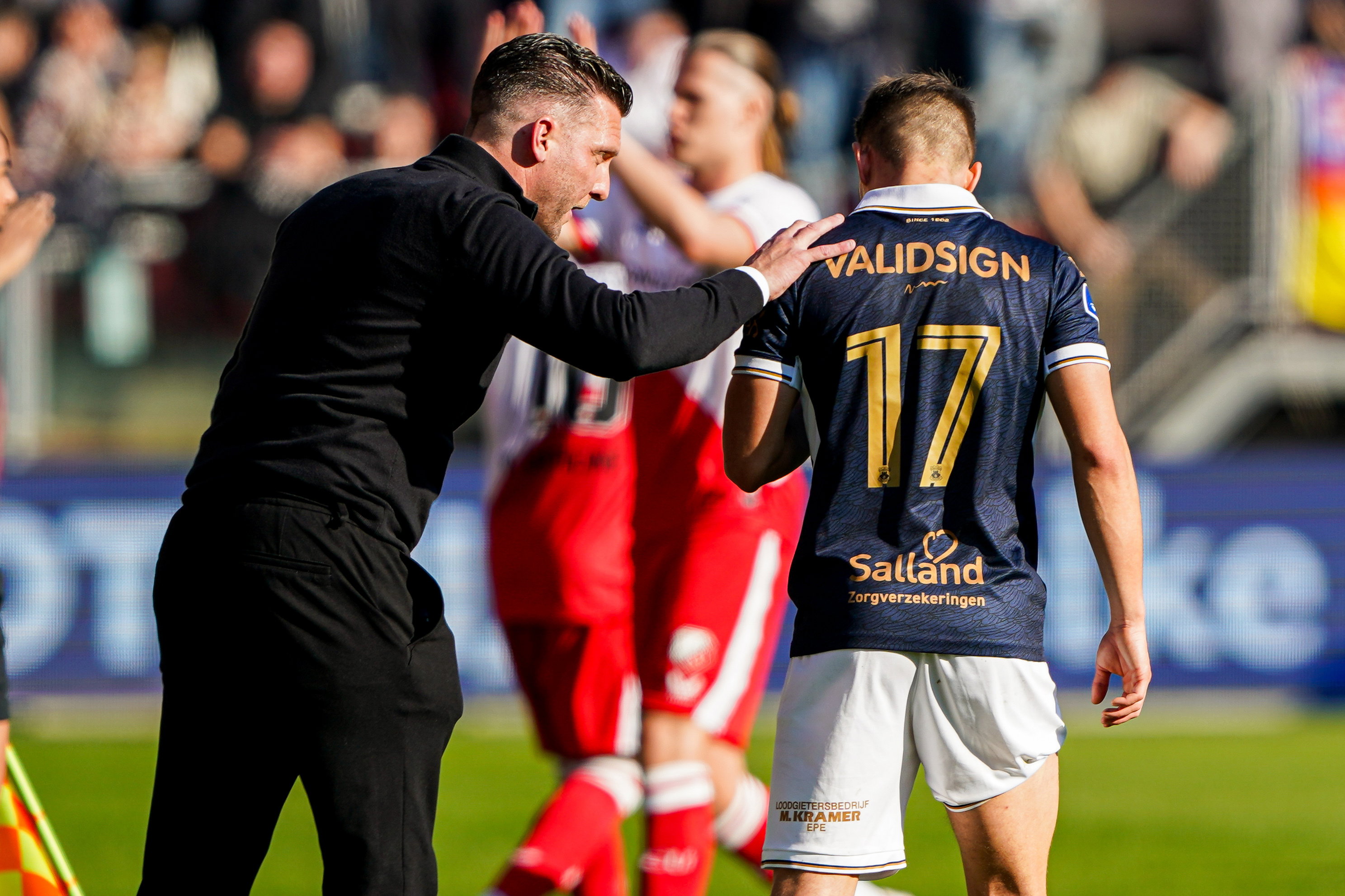 Melvin Boel coachend tegen FC Utrecht