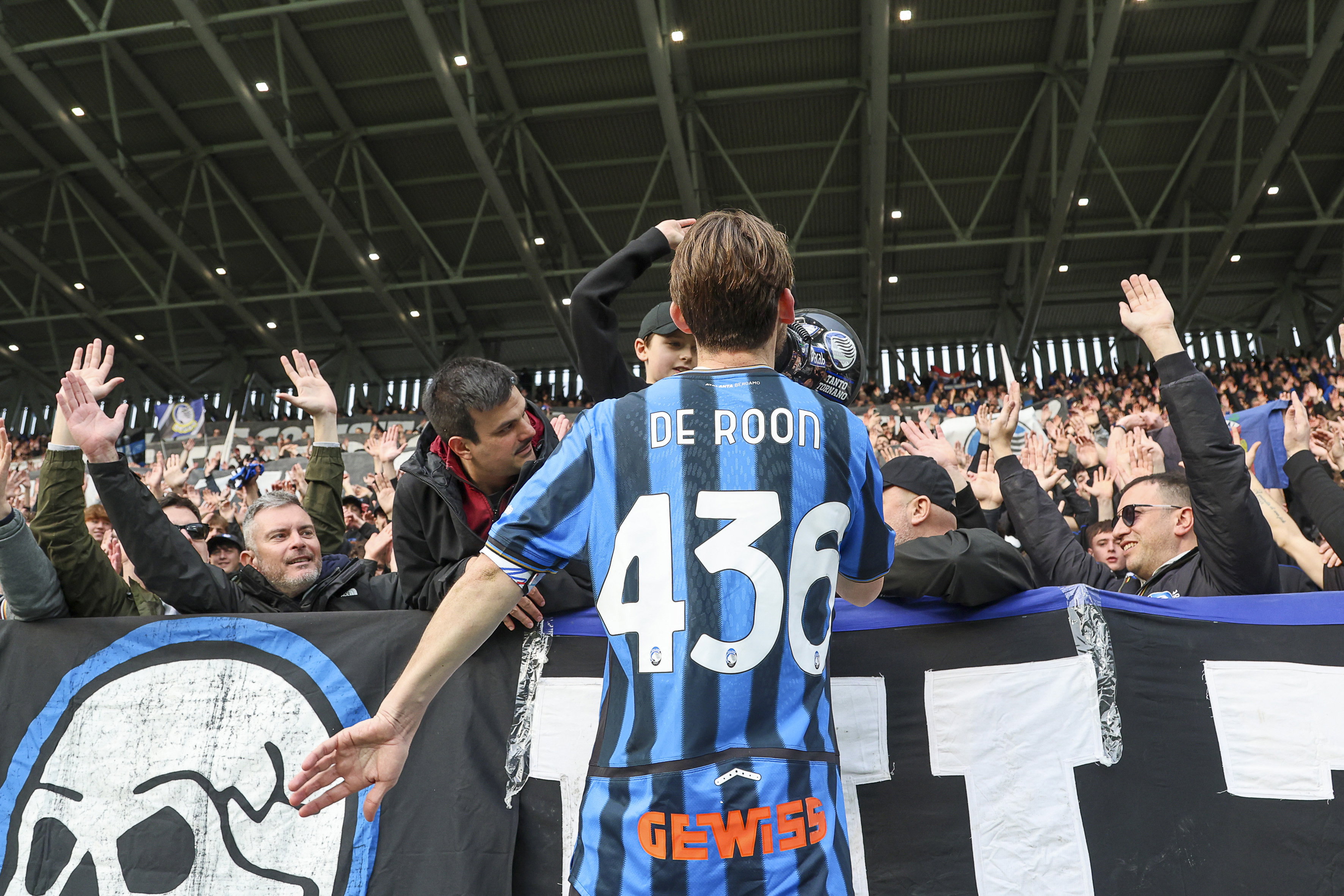 'Marten de Roon verbindt toekomst nóg langer aan Atalanta Bergamo'