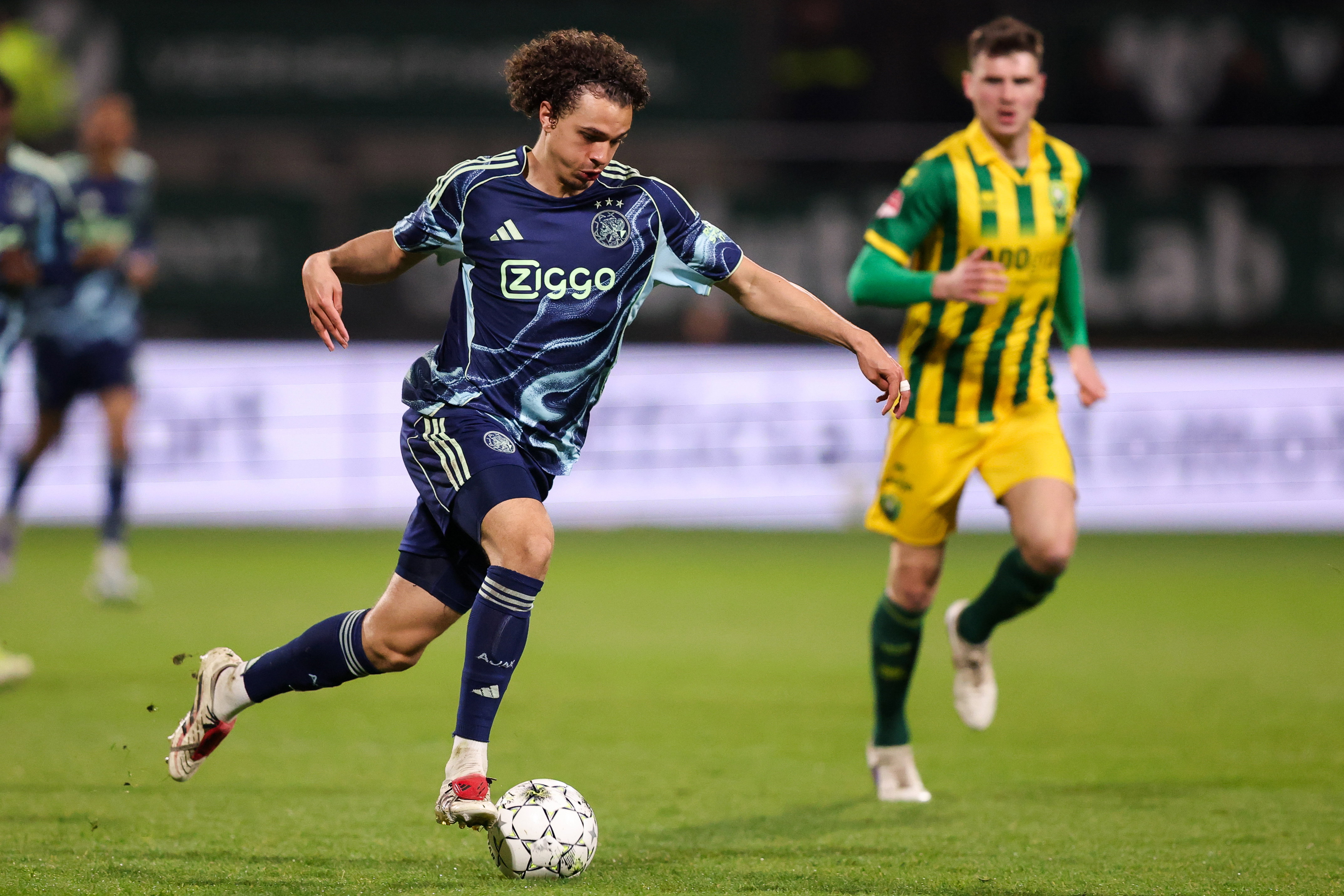 'Cambuur meldt zich weer bij Ajax en wil 19-jarige spits kopen'