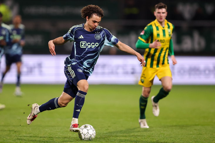 Skye Vink aan de bal bij Jong Ajax