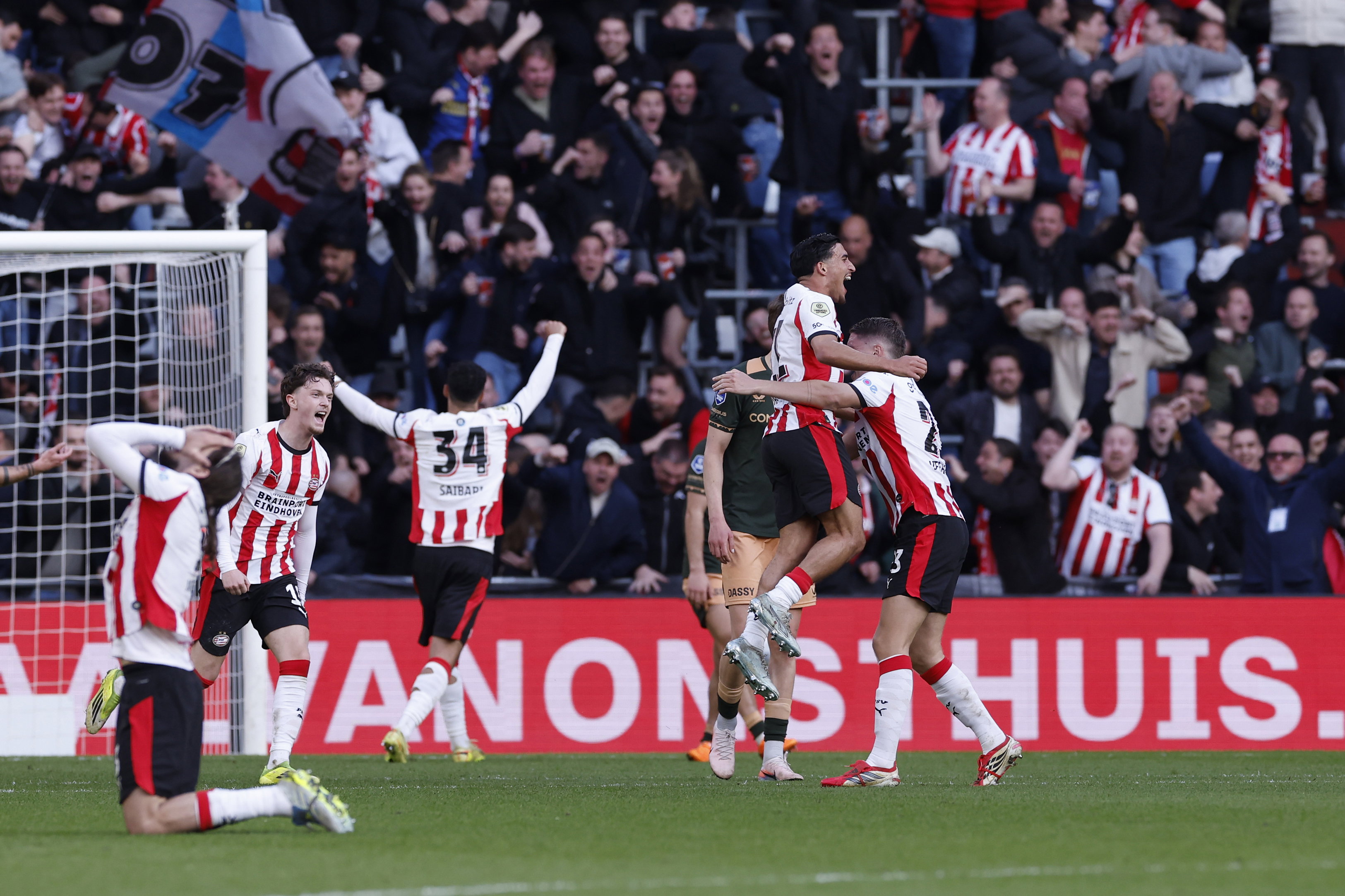 PSV wint in de laatste minuten van FC Utrecht