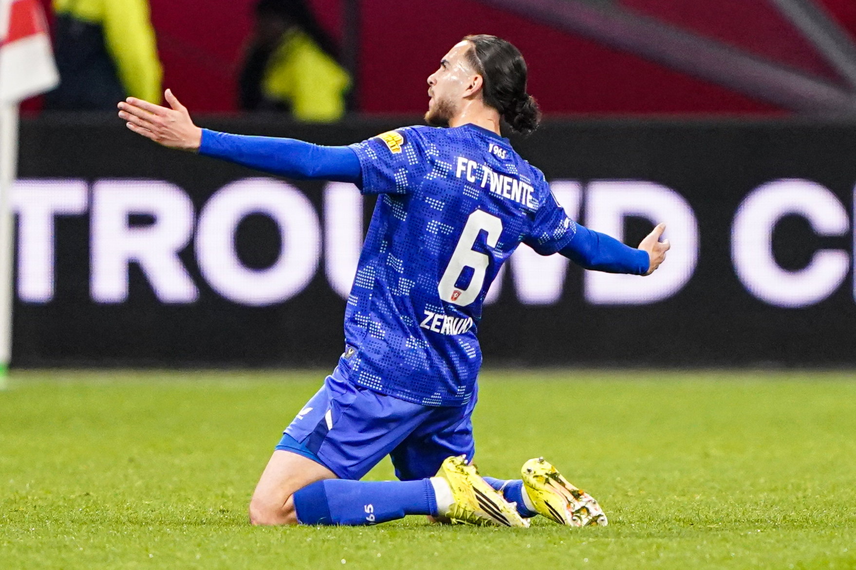 Ramiz Zerrouki viert zijn treffer tegen Ajax