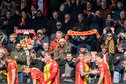 Supporters van Go Ahead Eagles juichen na een doelpunt